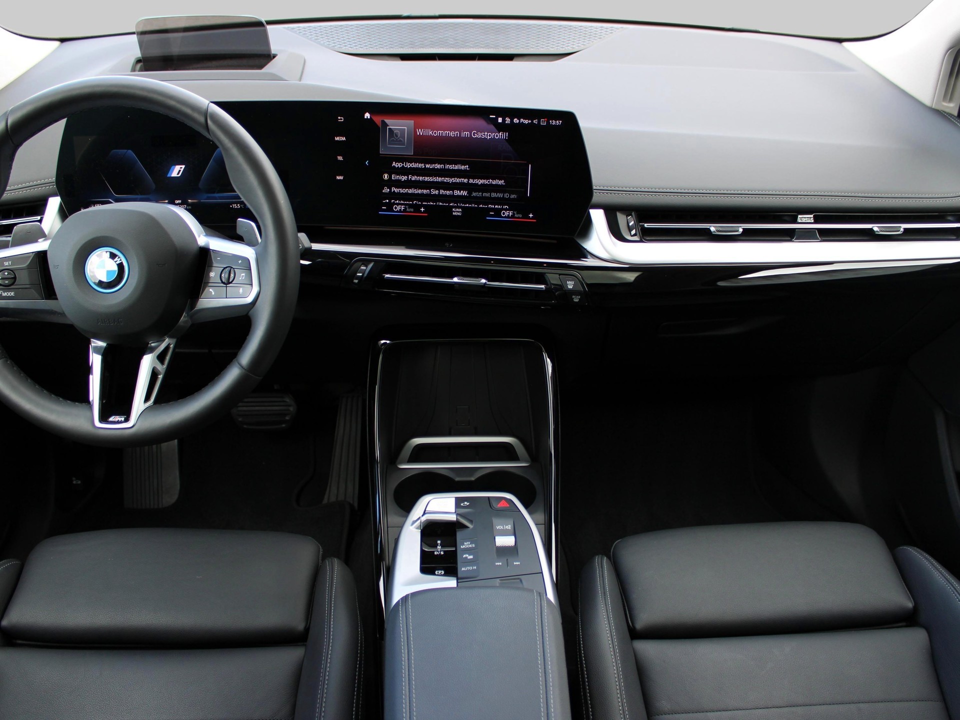 BMW 230e xDrive Luxury Line-image-6