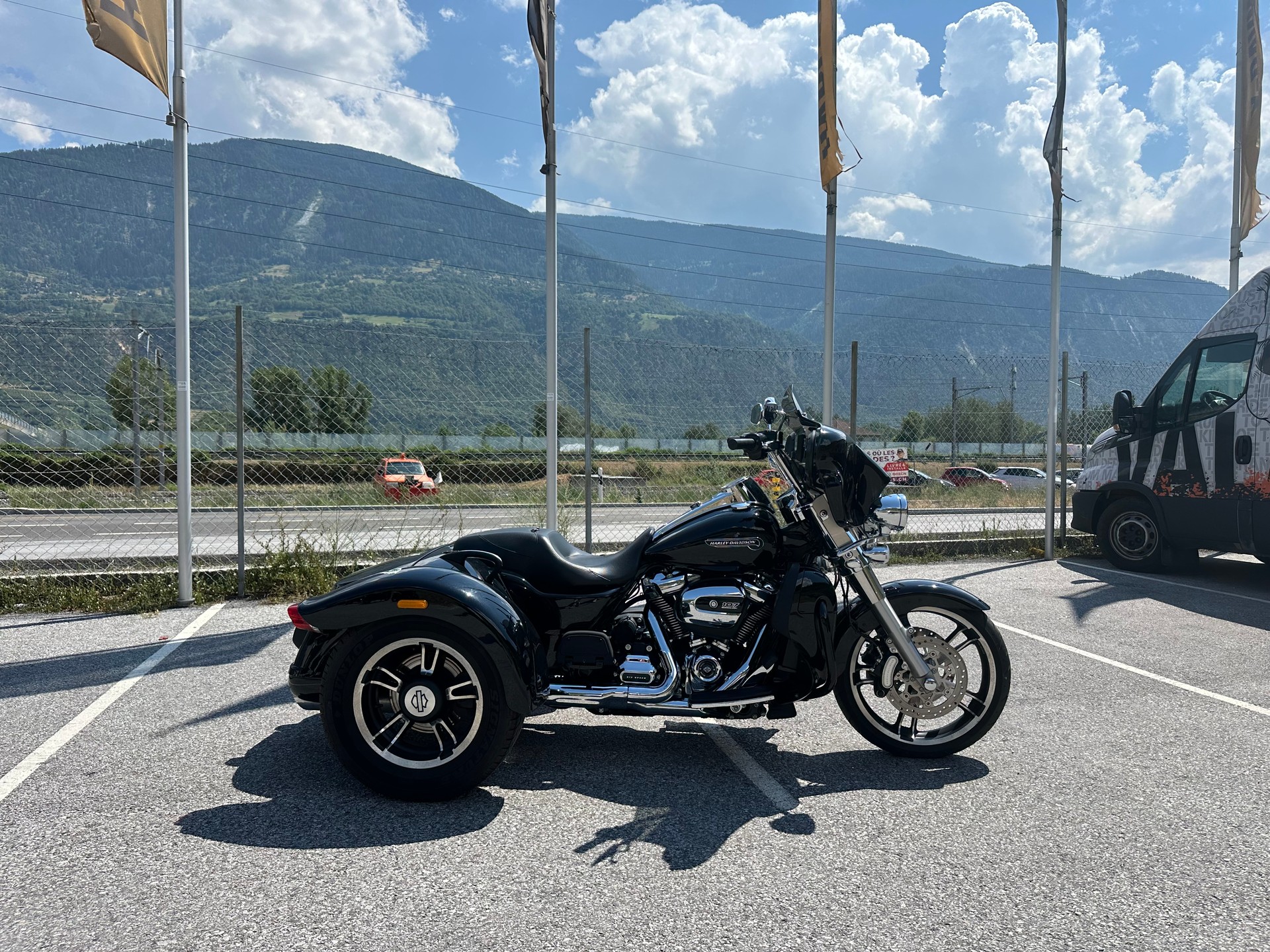 HARLEY-DAVIDSON FLRT Freewheeler-showroom-element-1