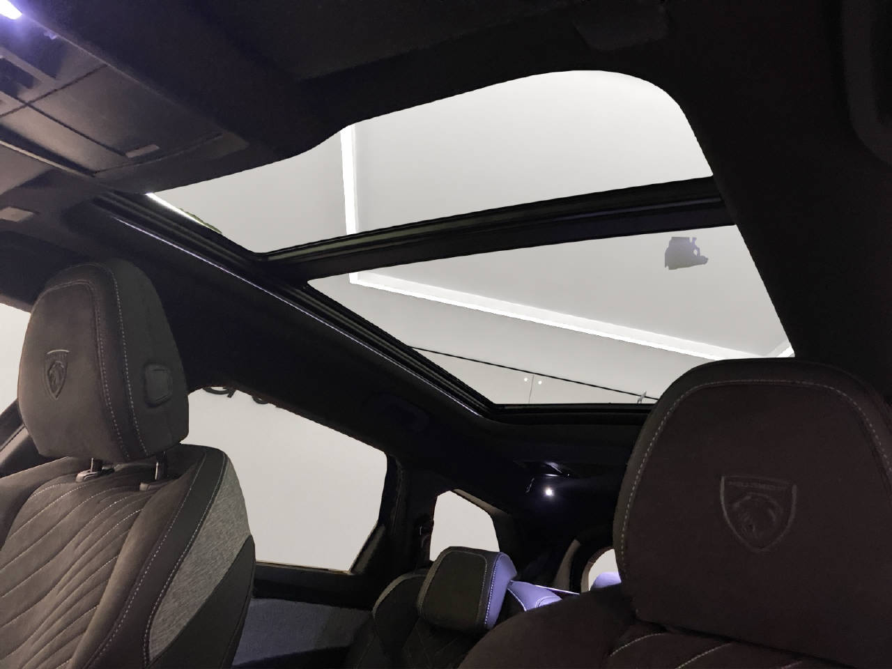 PEUGEOT 5008 1.2 Hybrid GT-image-12
