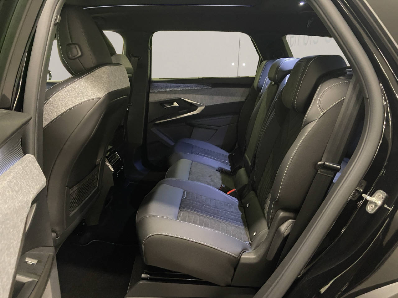 PEUGEOT 5008 1.2 Hybrid GT-image-11