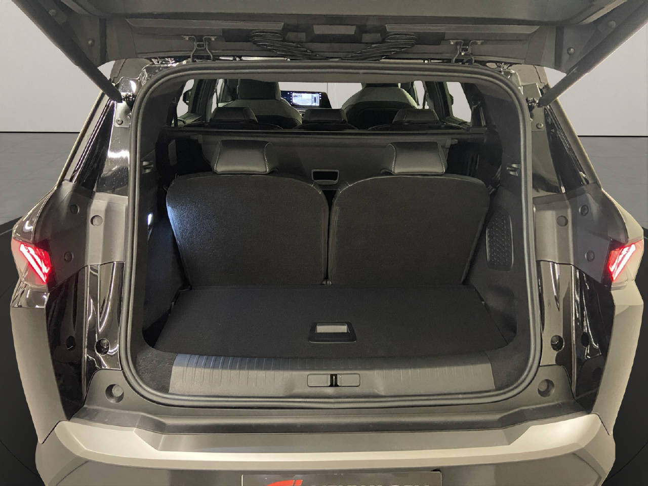 PEUGEOT 5008 1.2 Hybrid GT-image-13