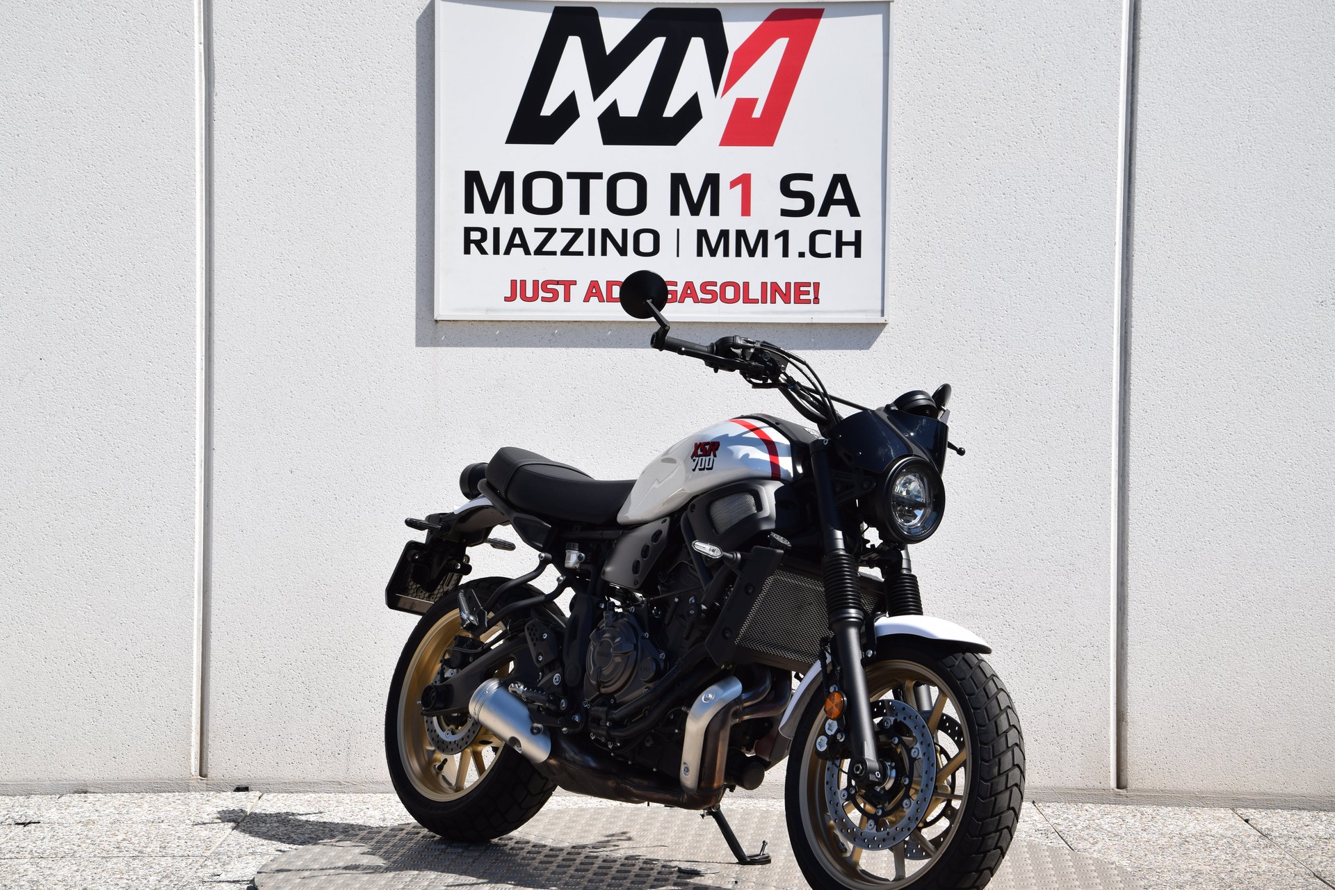 YAMAHA XSR 700 XTribute-showroom-element-1