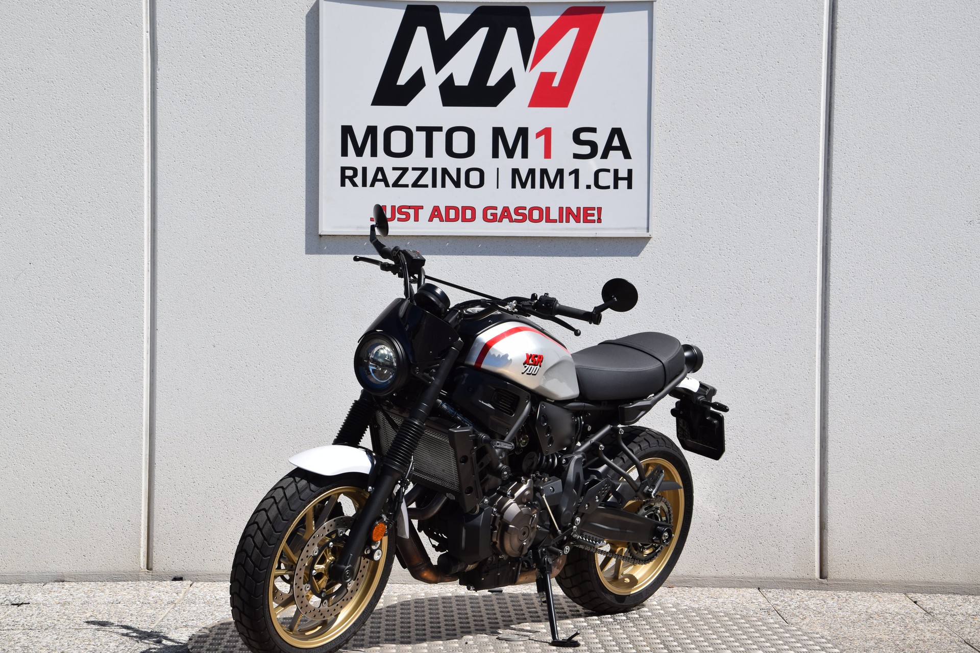 YAMAHA XSR 700 XTribute-showroom-element-3