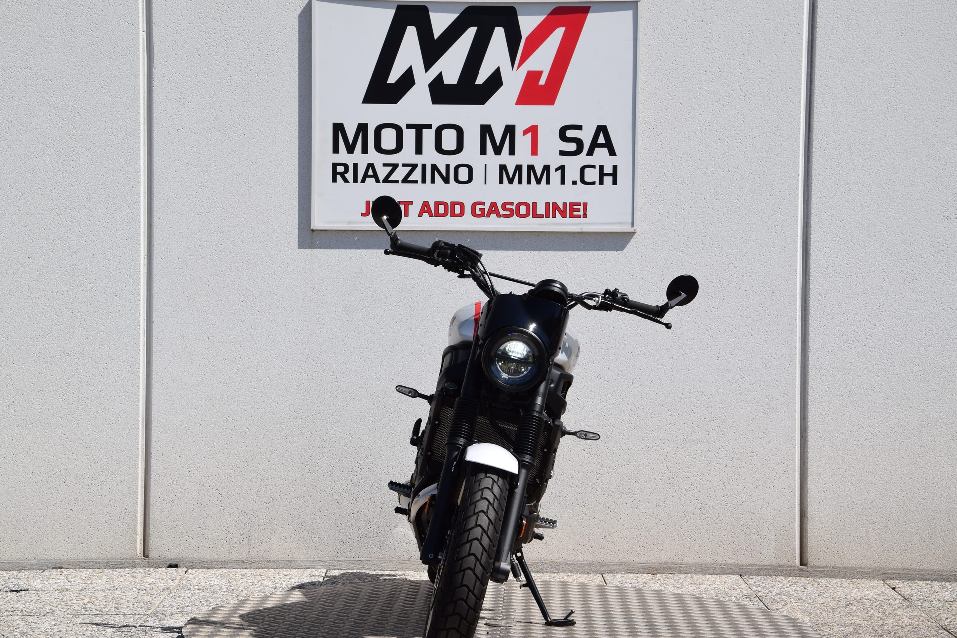 YAMAHA XSR 700 XTribute-showroom-element-2