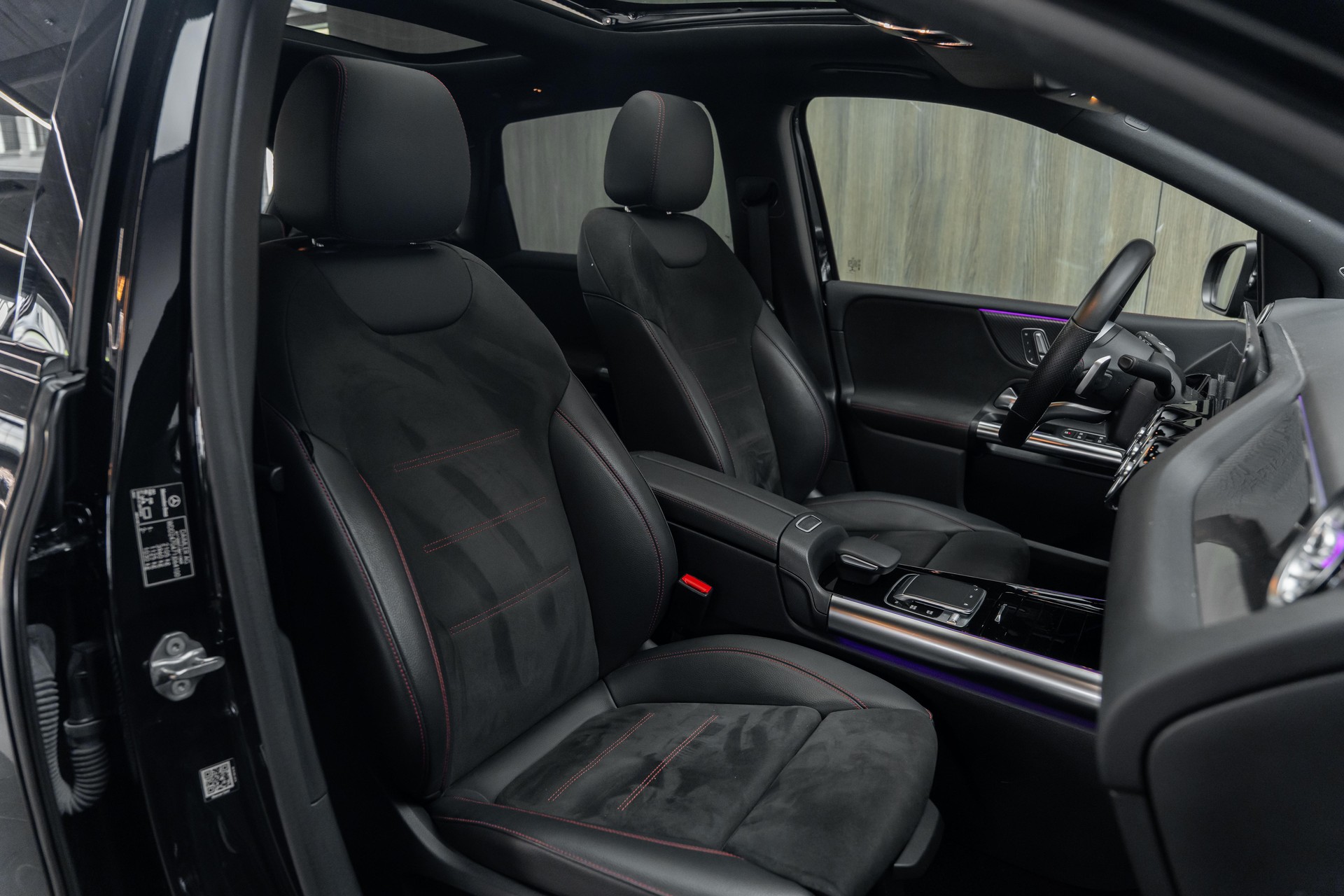 MERCEDES-BENZ B 250 4Matic AMG Line-image-7
