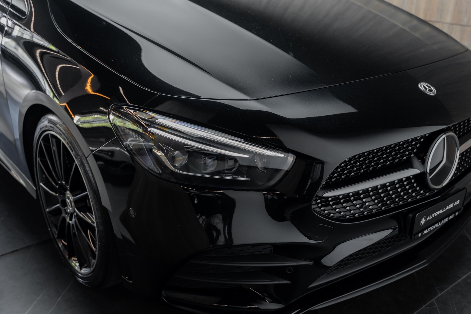 MERCEDES-BENZ B 250 4Matic AMG Line-image-21