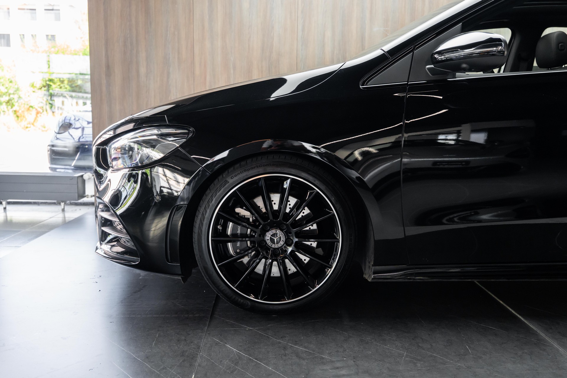 MERCEDES-BENZ B 250 4Matic AMG Line-image-27