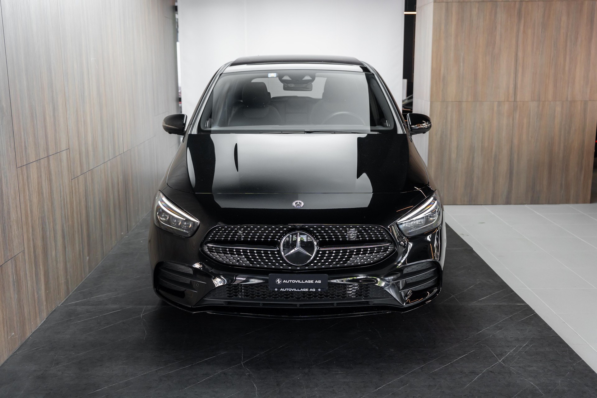 MERCEDES-BENZ B 250 4Matic AMG Line-image-25