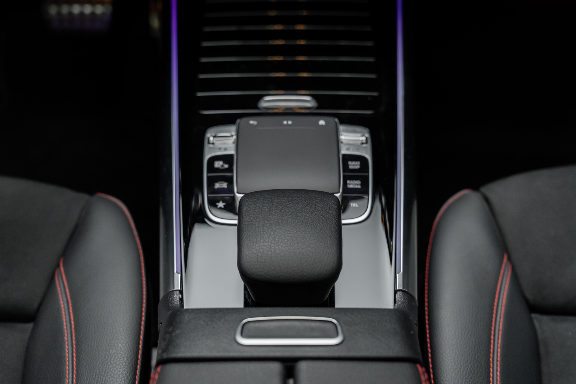 MERCEDES-BENZ B 250 4Matic AMG Line-image-13