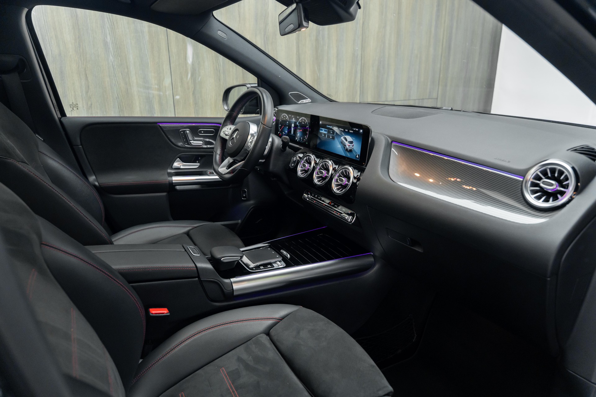 MERCEDES-BENZ B 250 4Matic AMG Line-image-6