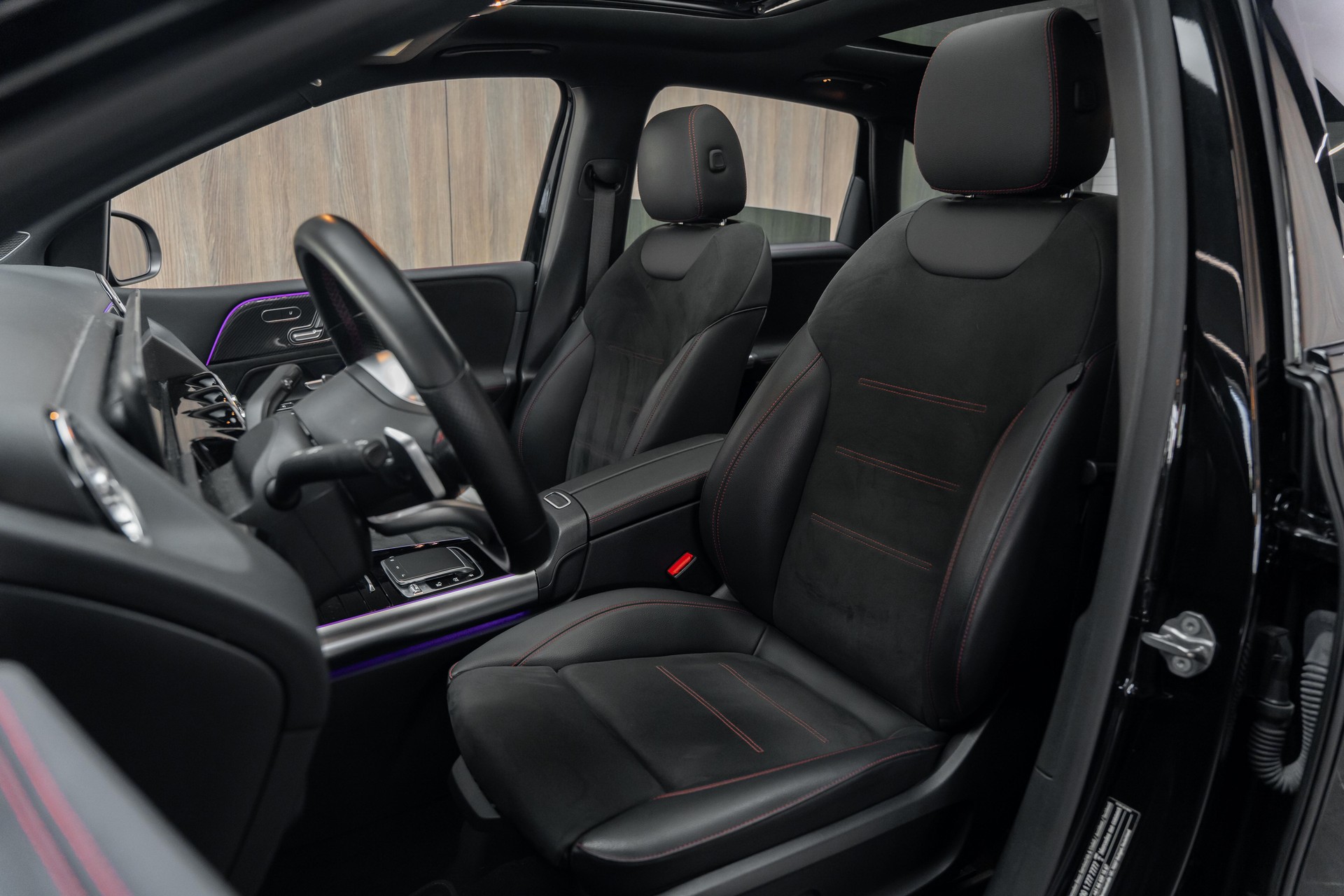 MERCEDES-BENZ B 250 4Matic AMG Line-image-5