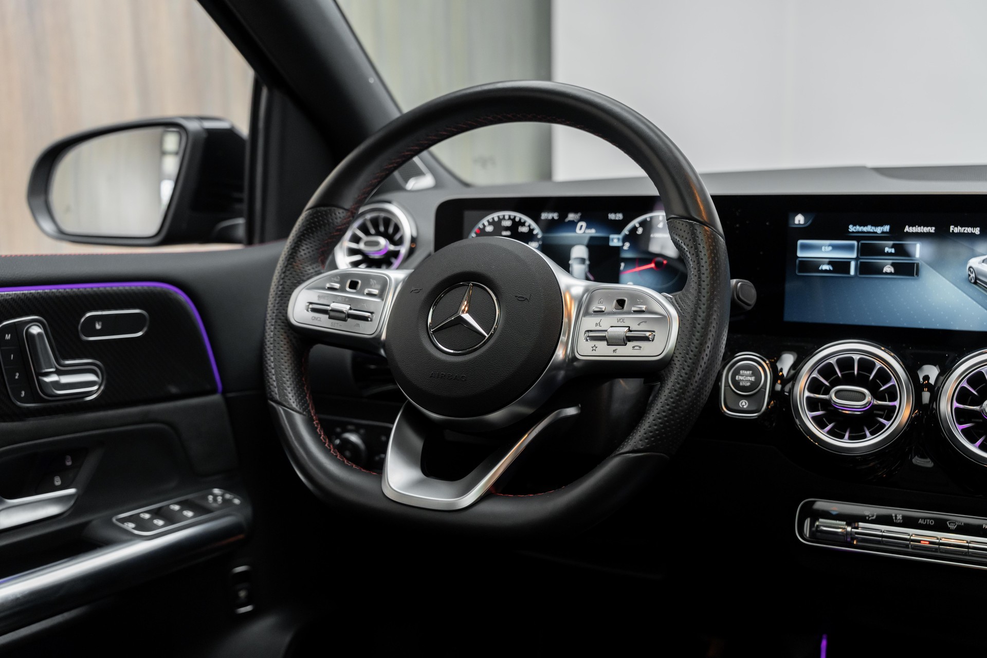 MERCEDES-BENZ B 250 4Matic AMG Line-image-17