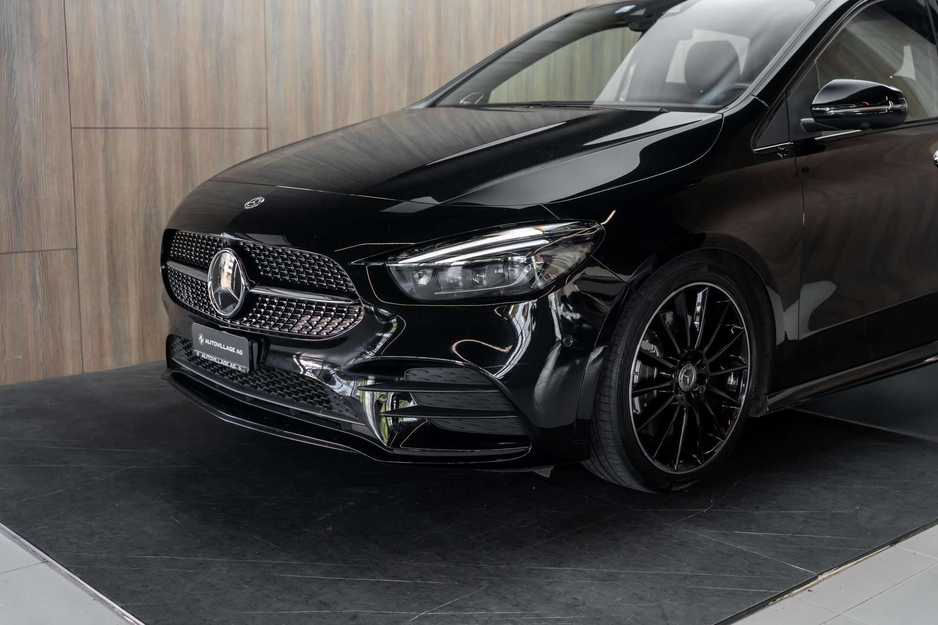 MERCEDES-BENZ B 250 4Matic AMG Line-image-23