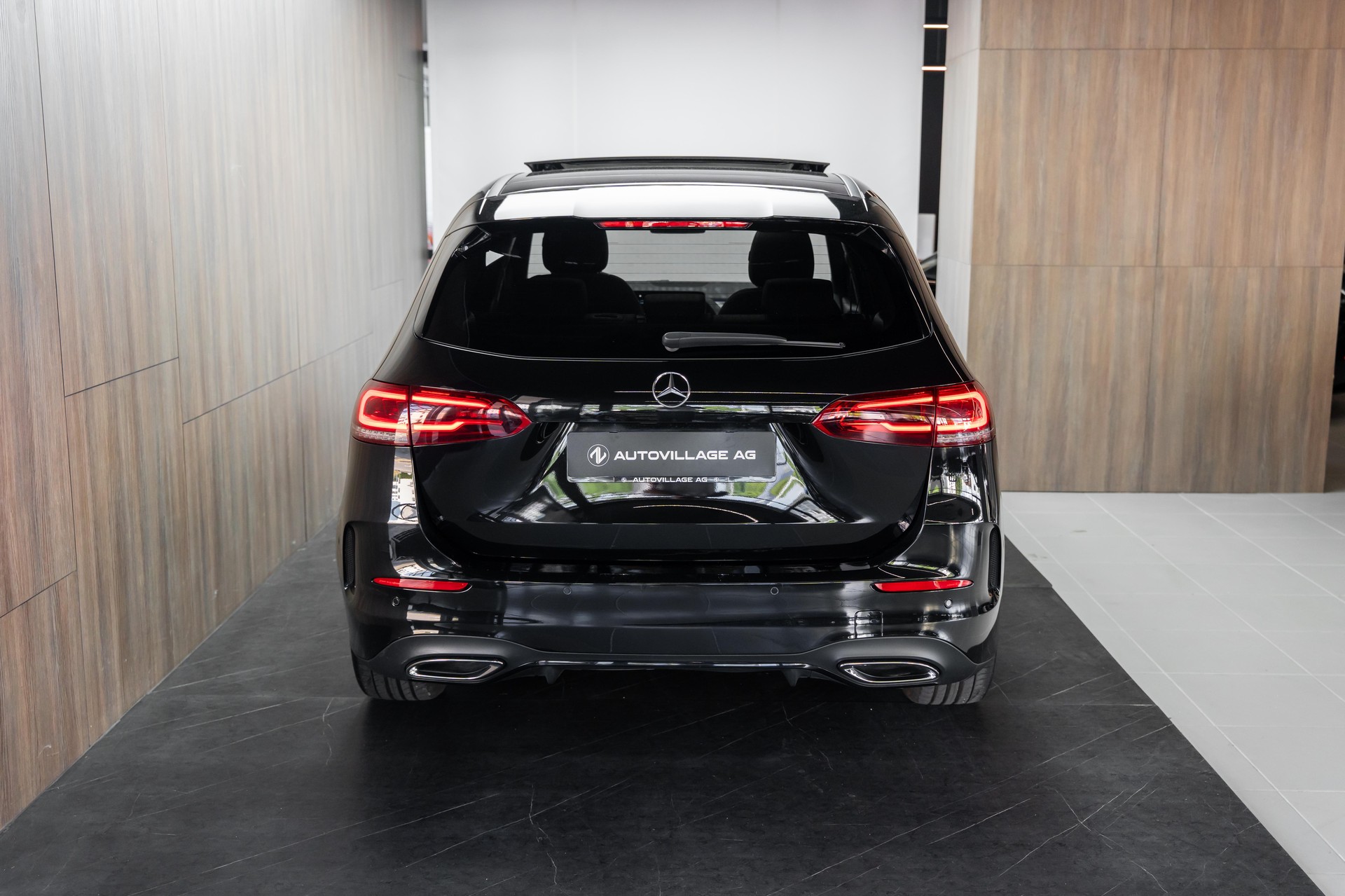 MERCEDES-BENZ B 250 4Matic AMG Line-image-26