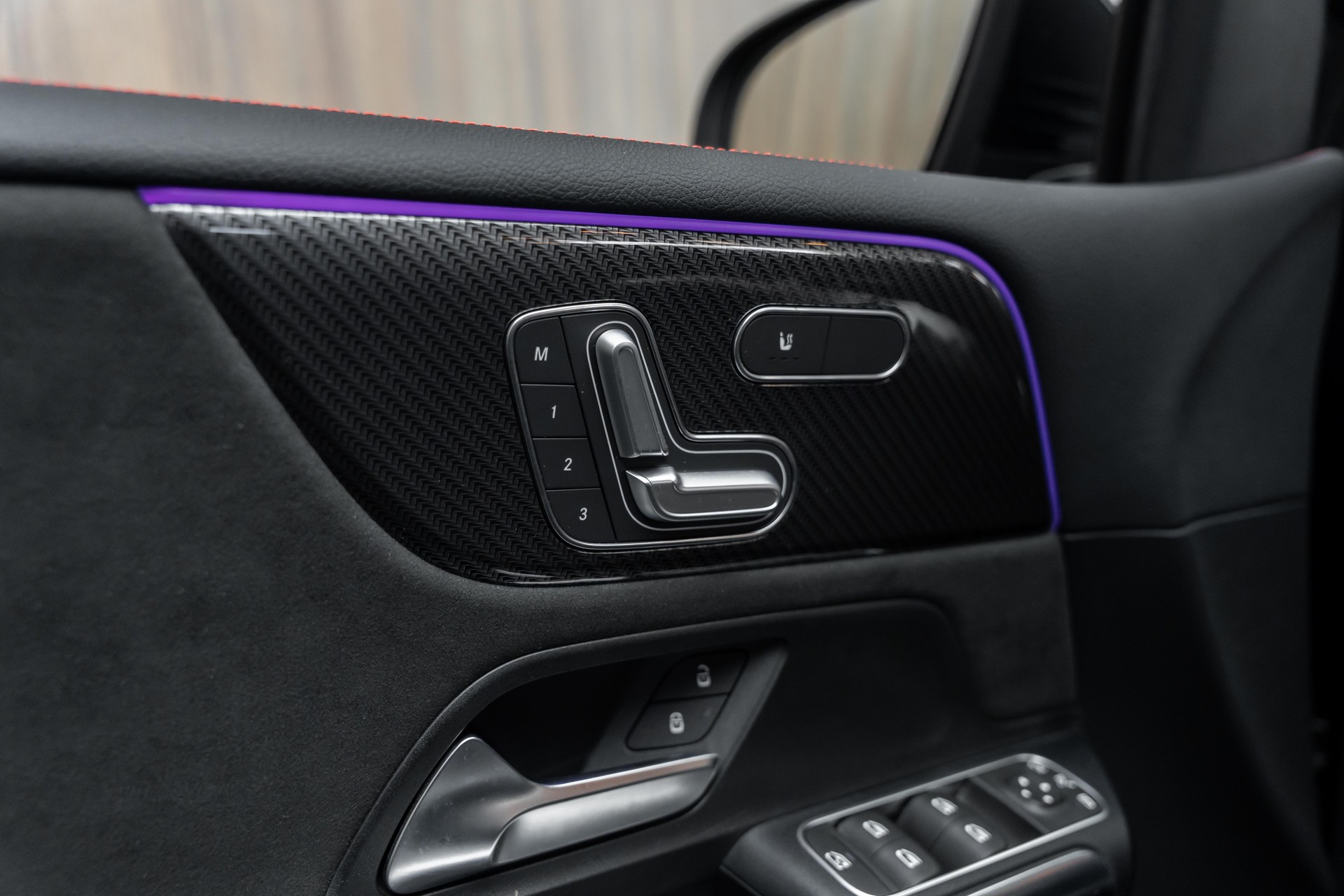 MERCEDES-BENZ B 250 4Matic AMG Line-image-20
