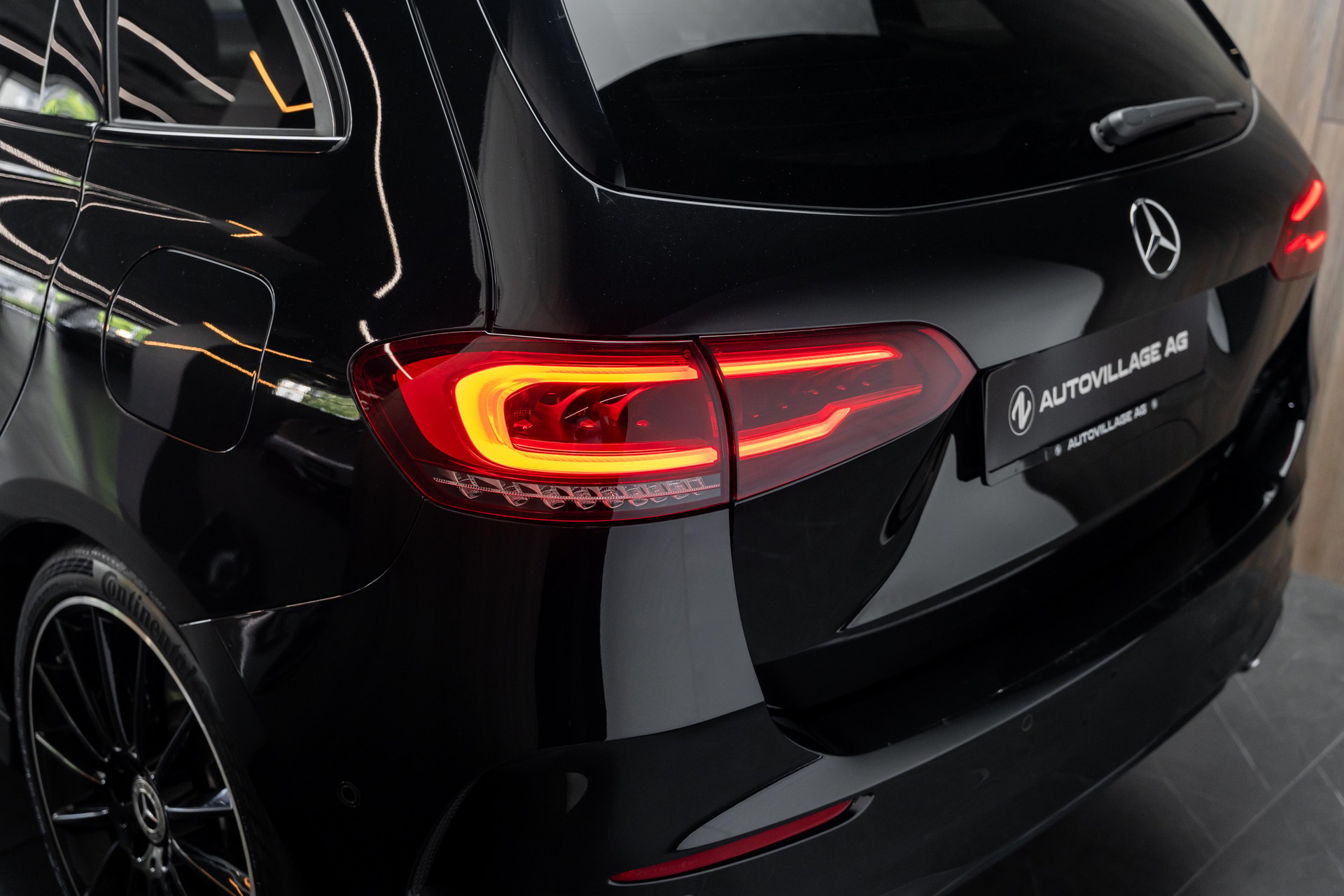 MERCEDES-BENZ B 250 4Matic AMG Line-image-22