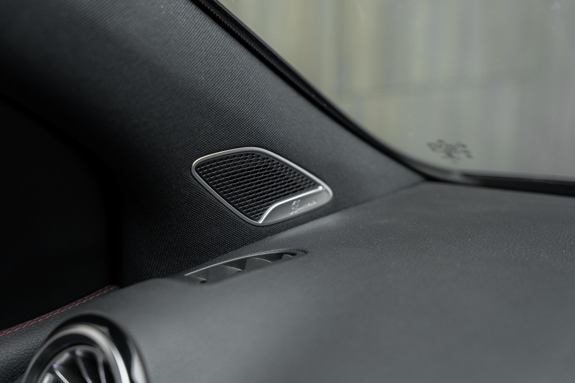 MERCEDES-BENZ B 250 4Matic AMG Line-image-16