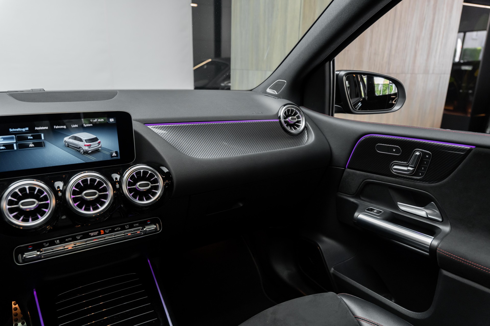 MERCEDES-BENZ B 250 4Matic AMG Line-image-15