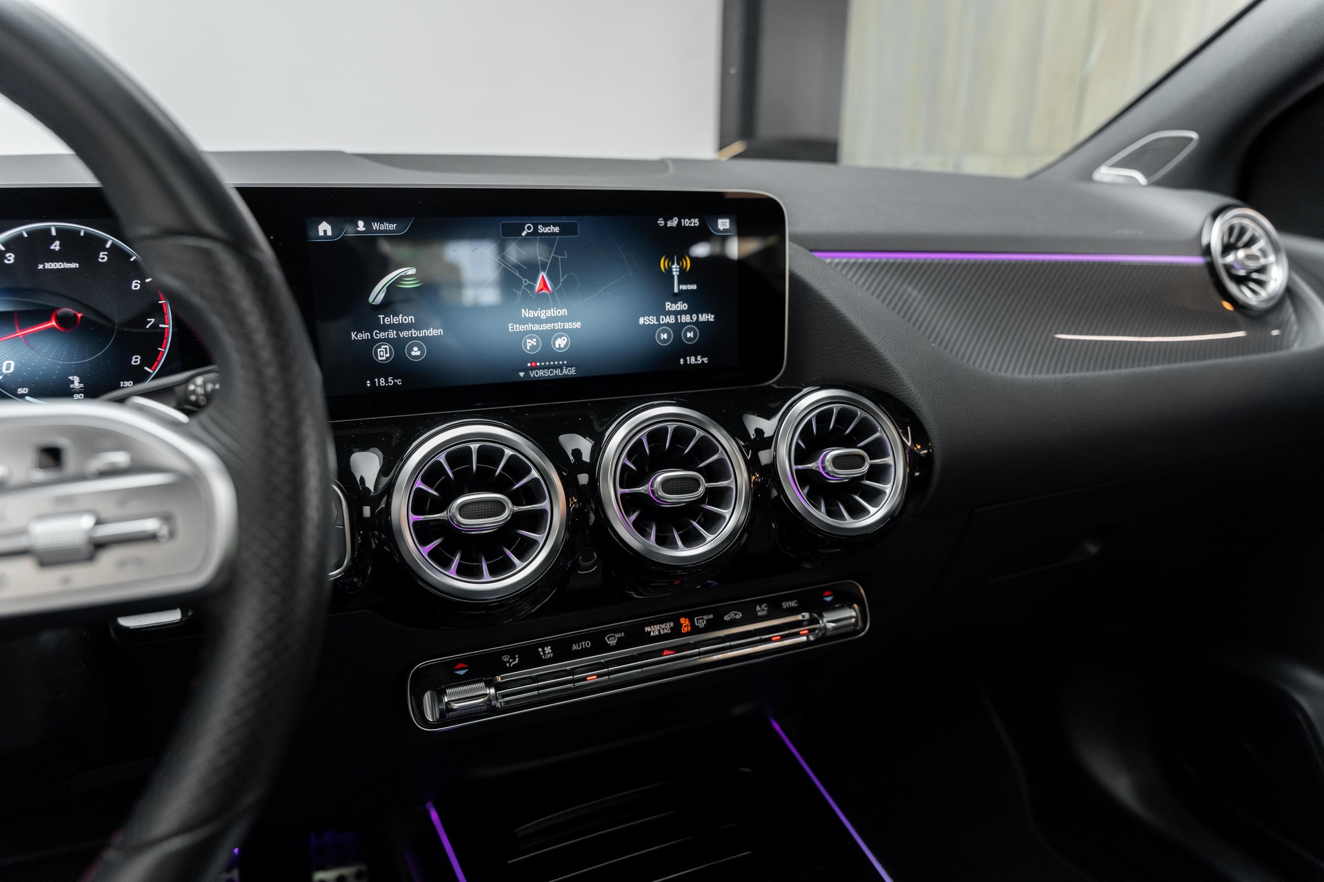 MERCEDES-BENZ B 250 4Matic AMG Line-image-10