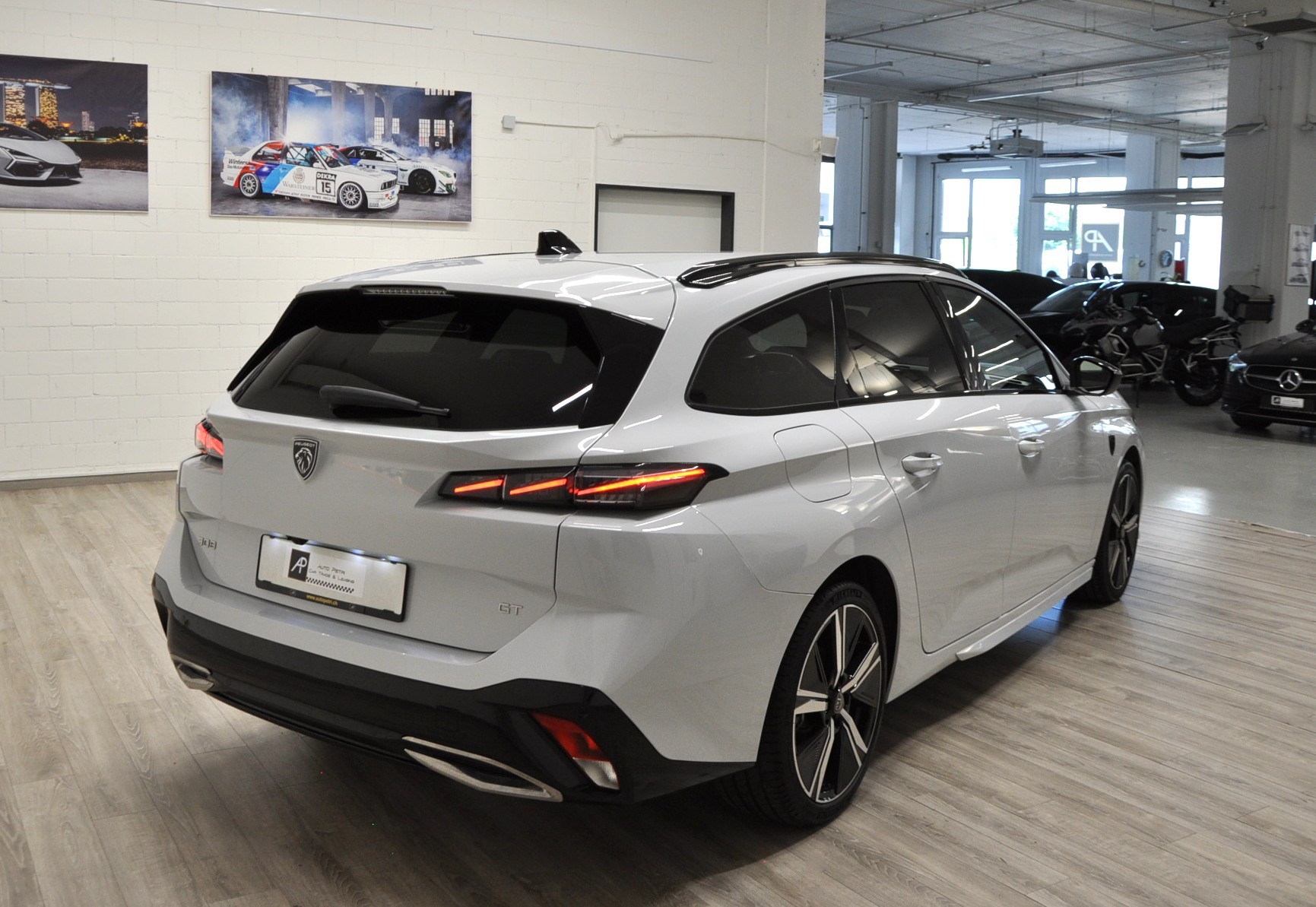 PEUGEOT 308 SW 1.2 HEV 136 GT-showroom-element-3