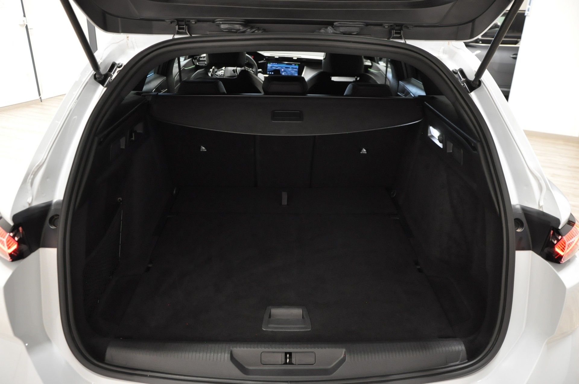 PEUGEOT 308 SW 1.2 HEV 136 GT-image-20