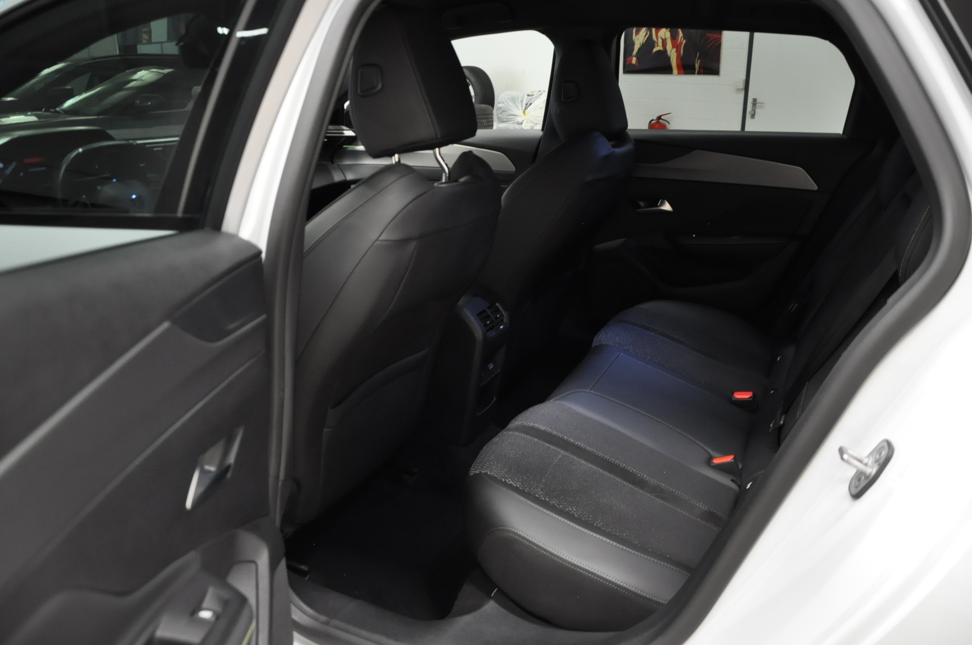 PEUGEOT 308 SW 1.2 HEV 136 GT-image-15