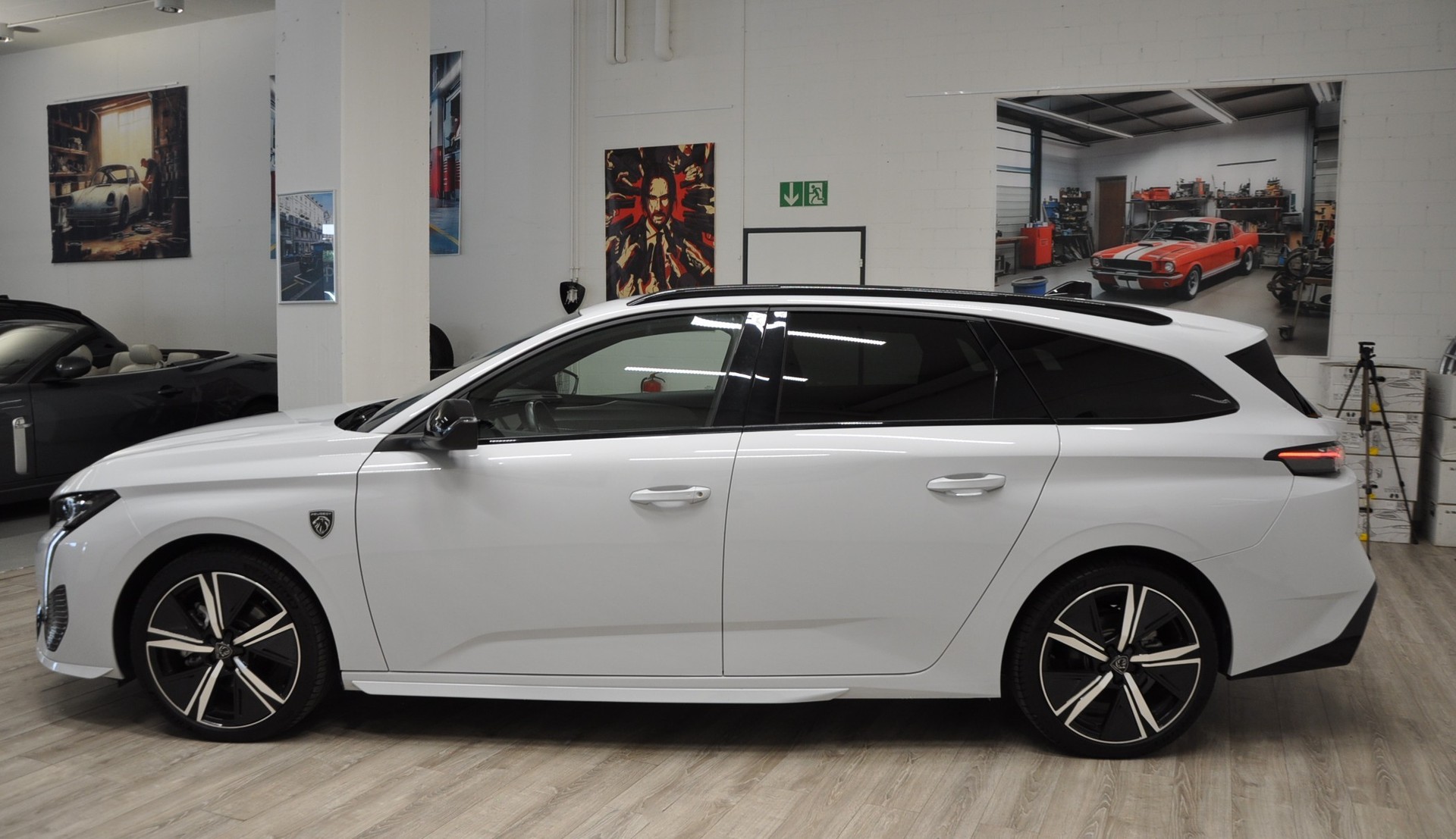 PEUGEOT 308 SW 1.2 HEV 136 GT-showroom-element-2