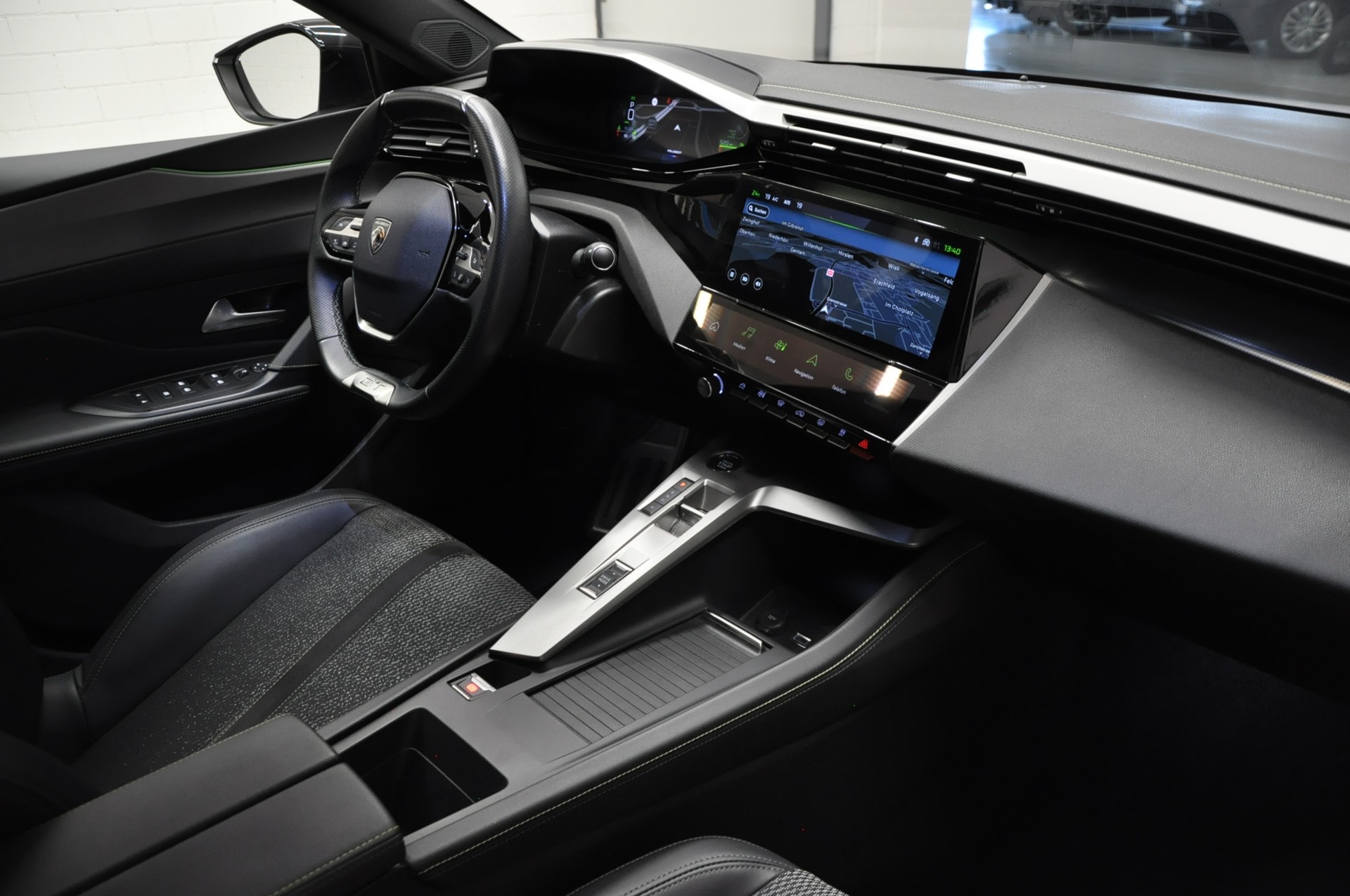 PEUGEOT 308 SW 1.2 HEV 136 GT-image-12