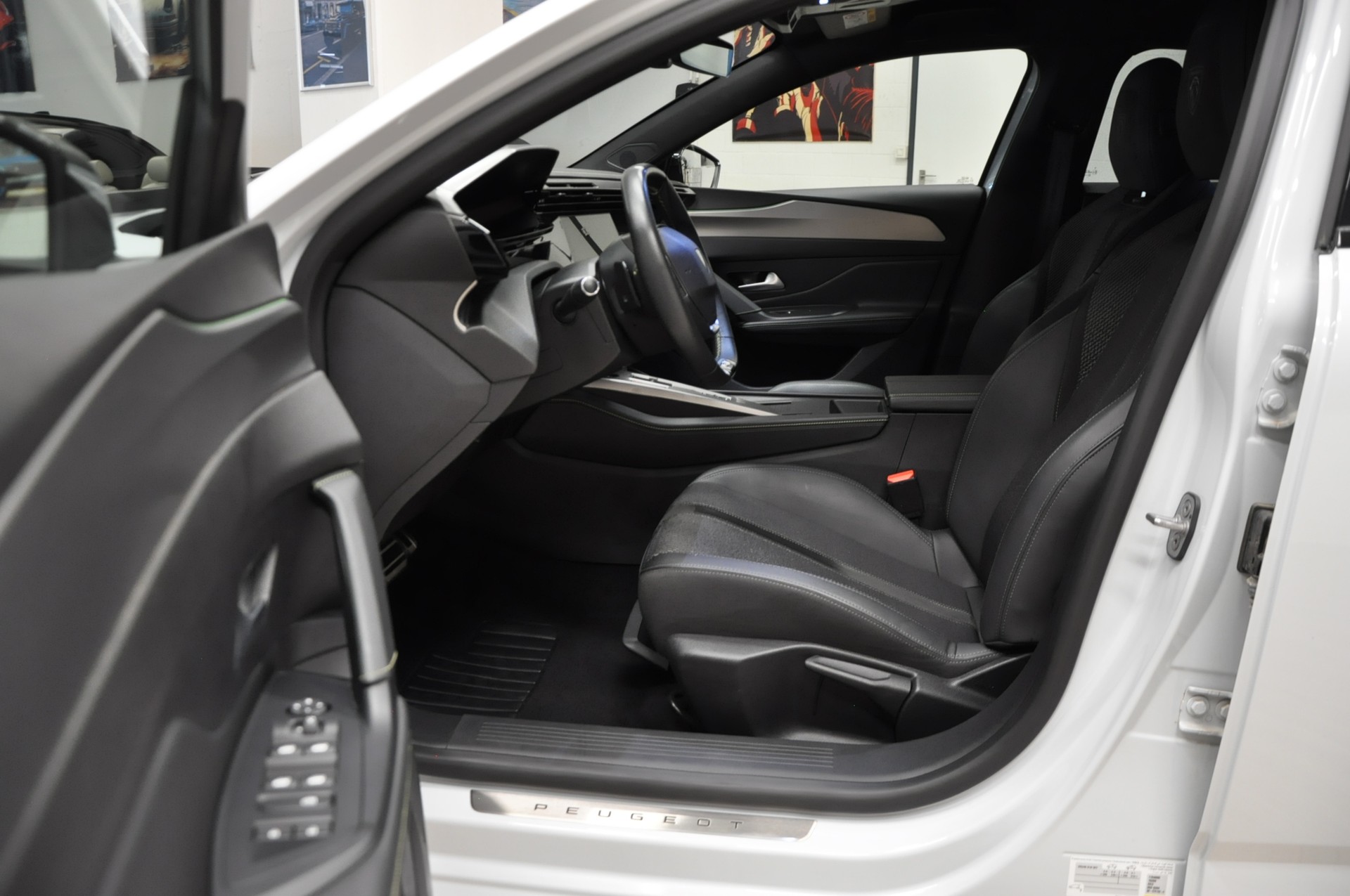 PEUGEOT 308 SW 1.2 HEV 136 GT-image-9