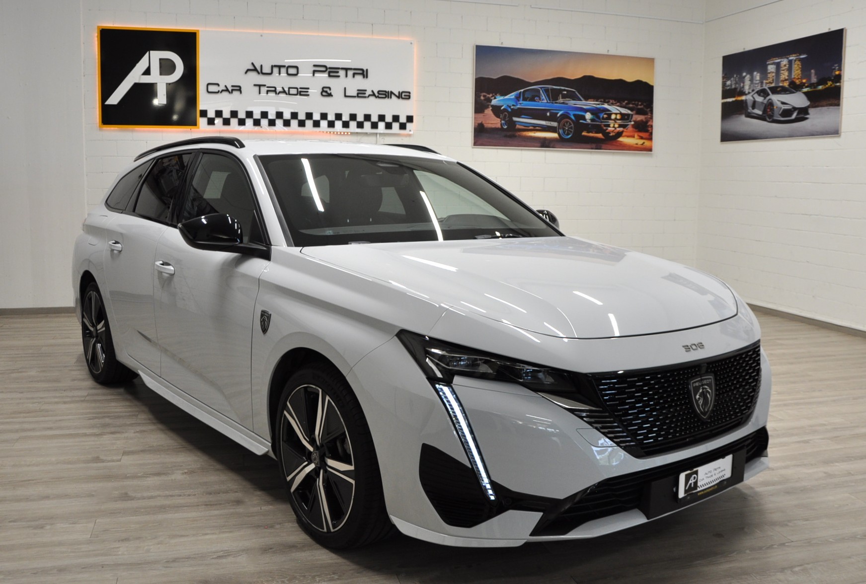 PEUGEOT 308 SW 1.2 HEV 136 GT-image-6