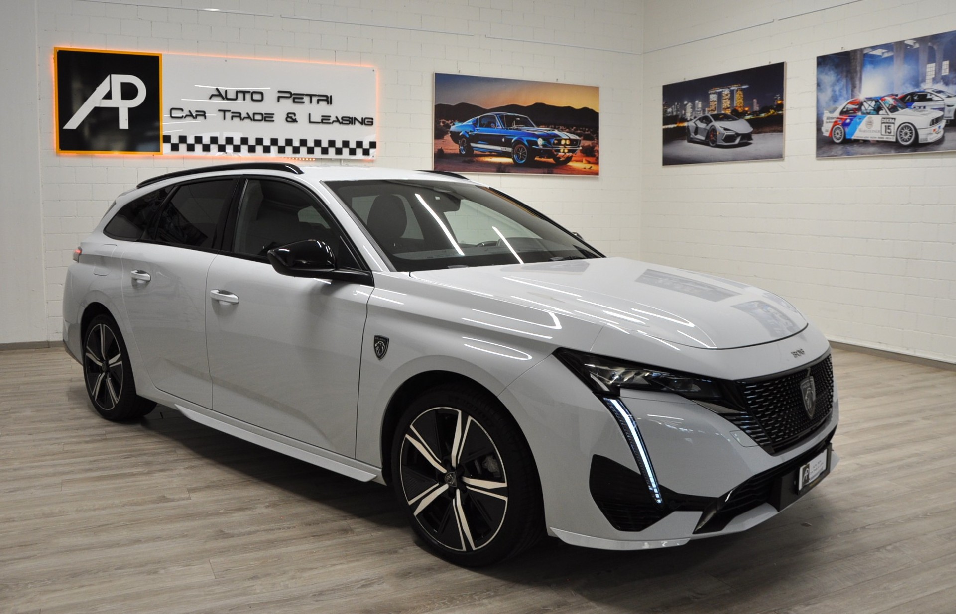 PEUGEOT 308 SW 1.2 HEV 136 GT-image-5