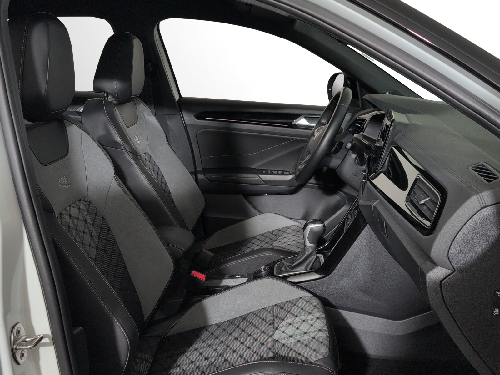 VW T-Roc 2.0 TSI R-Line DSG 4Motion-image-6