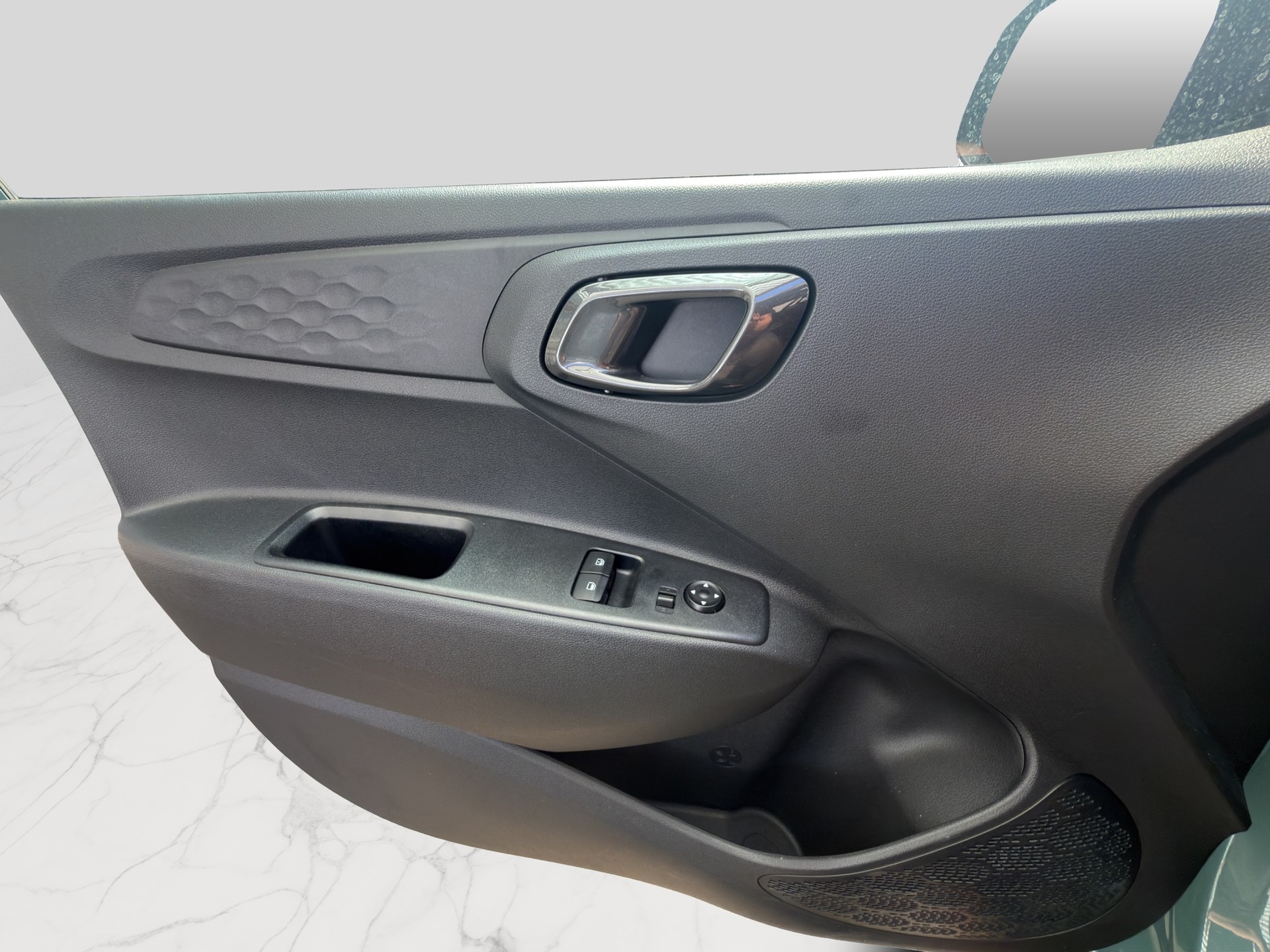 HYUNDAI i10 1.2 Amplia Aut.-image-9