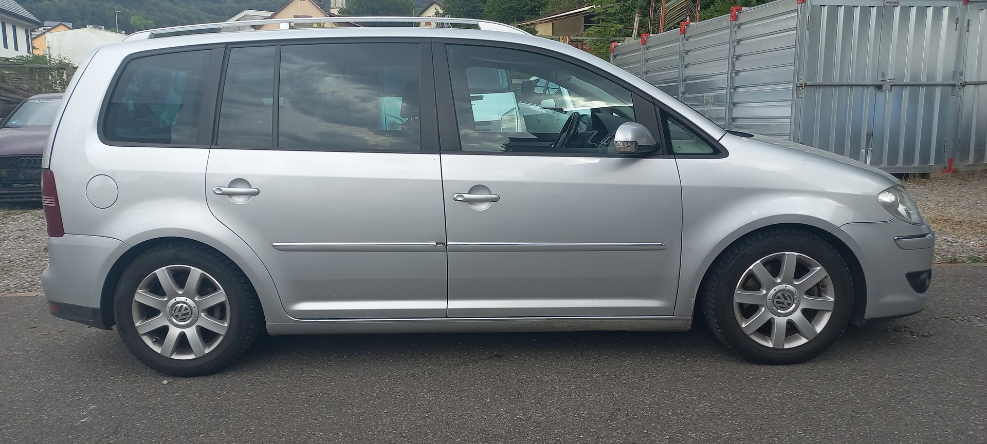 VW Touran 2.0 TDI Highline-image-3