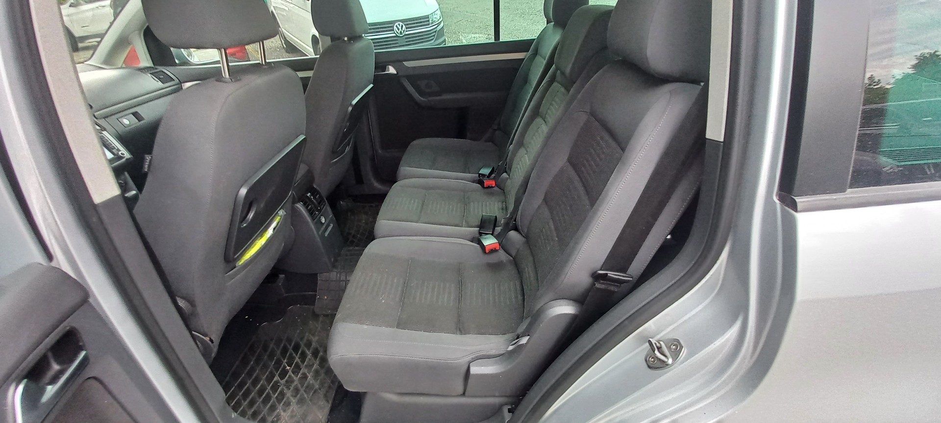 VW Touran 2.0 TDI Highline-image-12