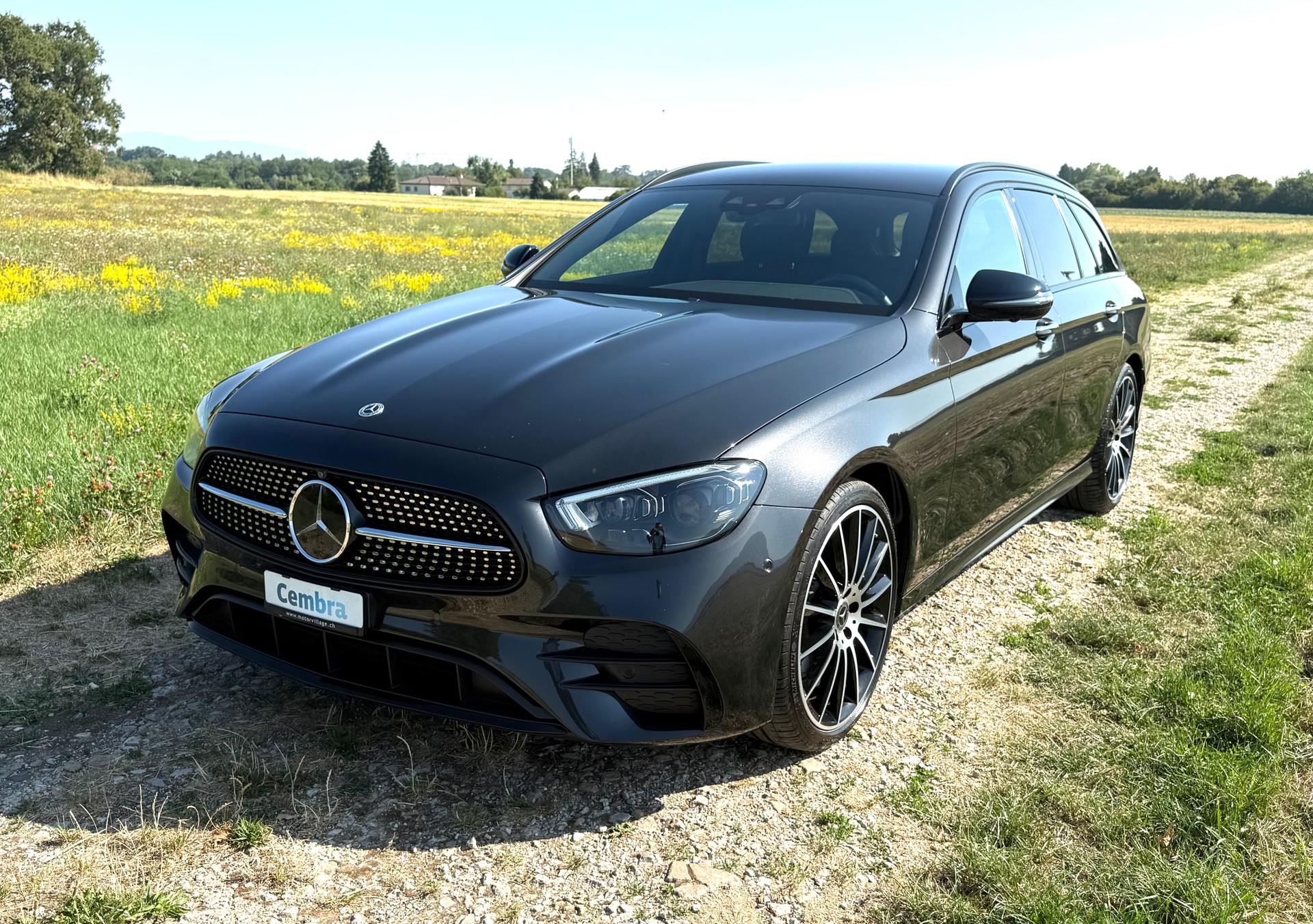MERCEDES-BENZ E 220 d T 4Matic AMG Line 9G-Tronic-image-0
