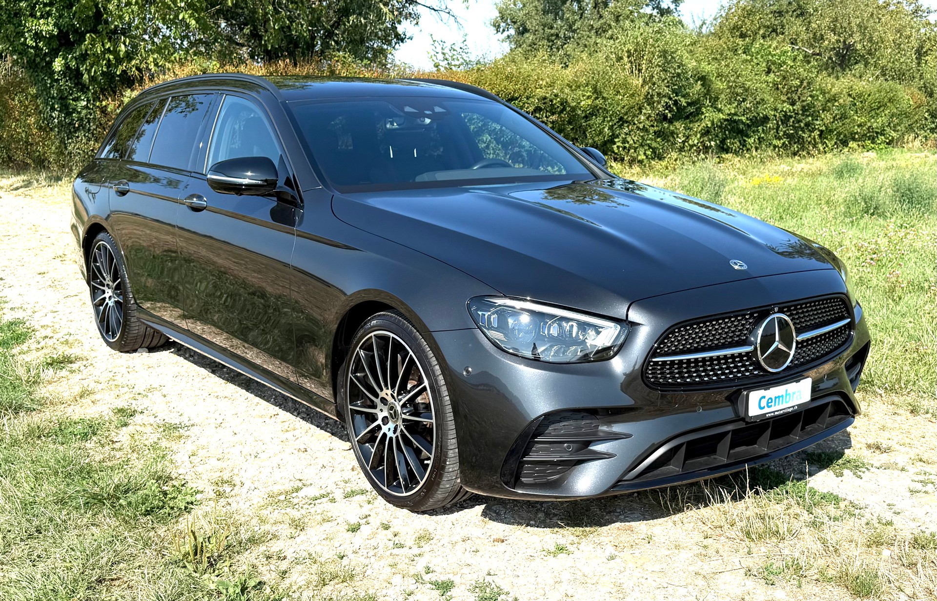 MERCEDES-BENZ E 220 d T 4Matic AMG Line 9G-Tronic-image-2
