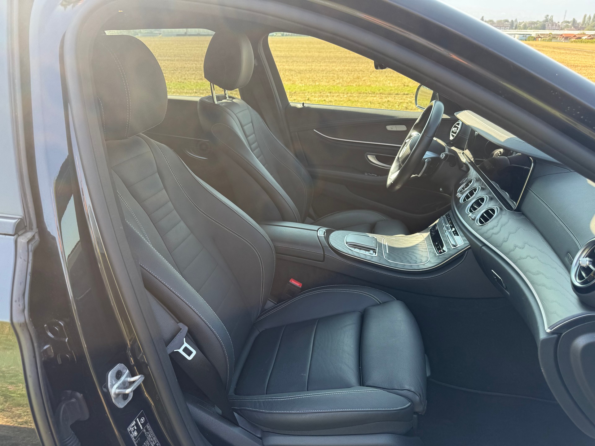 MERCEDES-BENZ E 220 d T 4Matic AMG Line 9G-Tronic-image-11