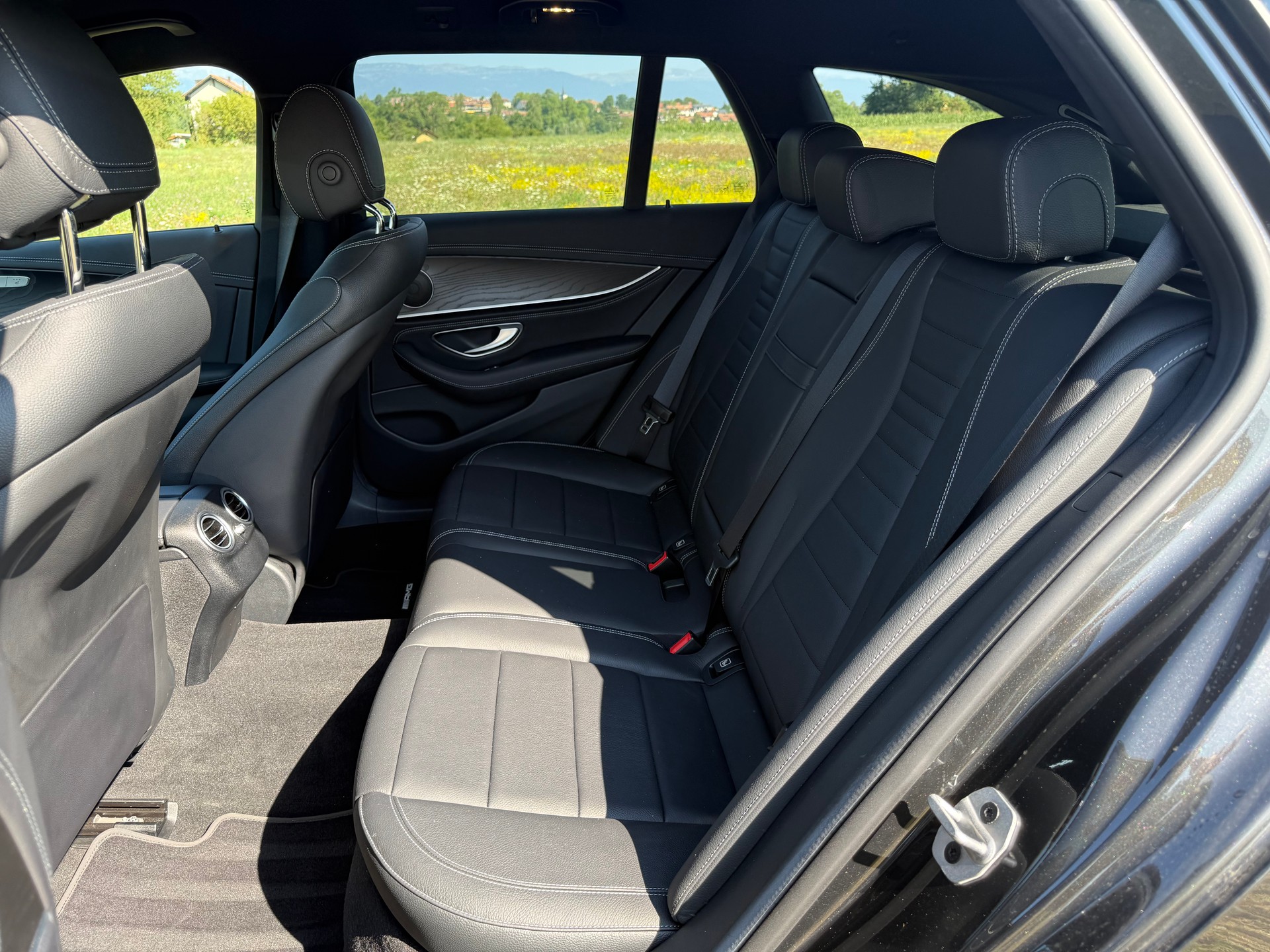 MERCEDES-BENZ E 220 d T 4Matic AMG Line 9G-Tronic-image-12