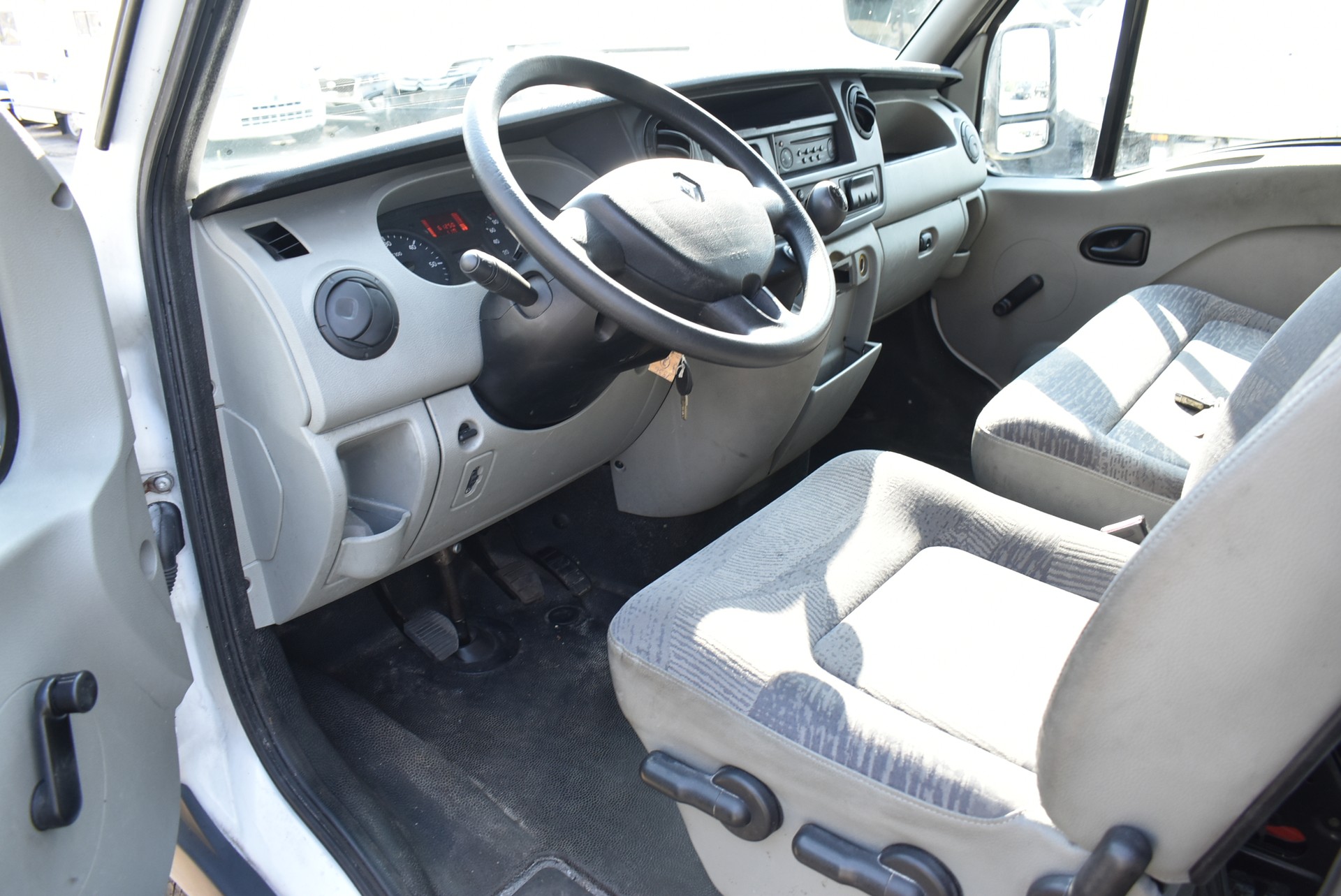 RENAULT Master T35 2.5dCi Pizza-image-1