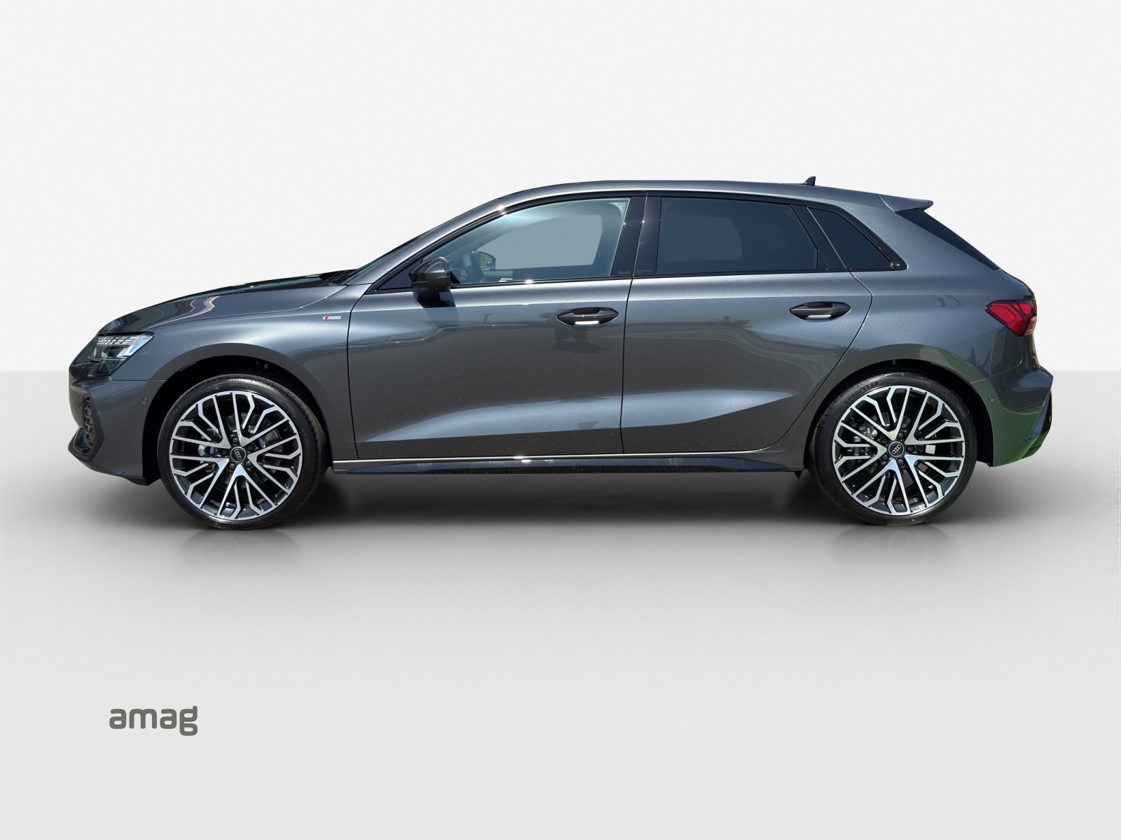 AUDI A3 Sportback TFSI 110 kW S line-showroom-element-1