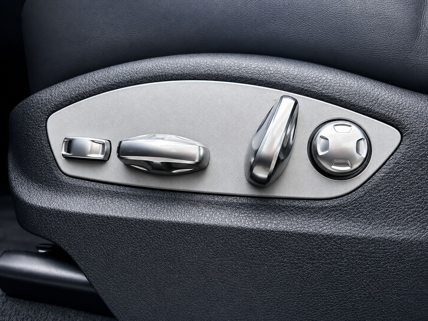 PORSCHE Macan 2.9 V6 S * CH FAHRZEUG *-image-25
