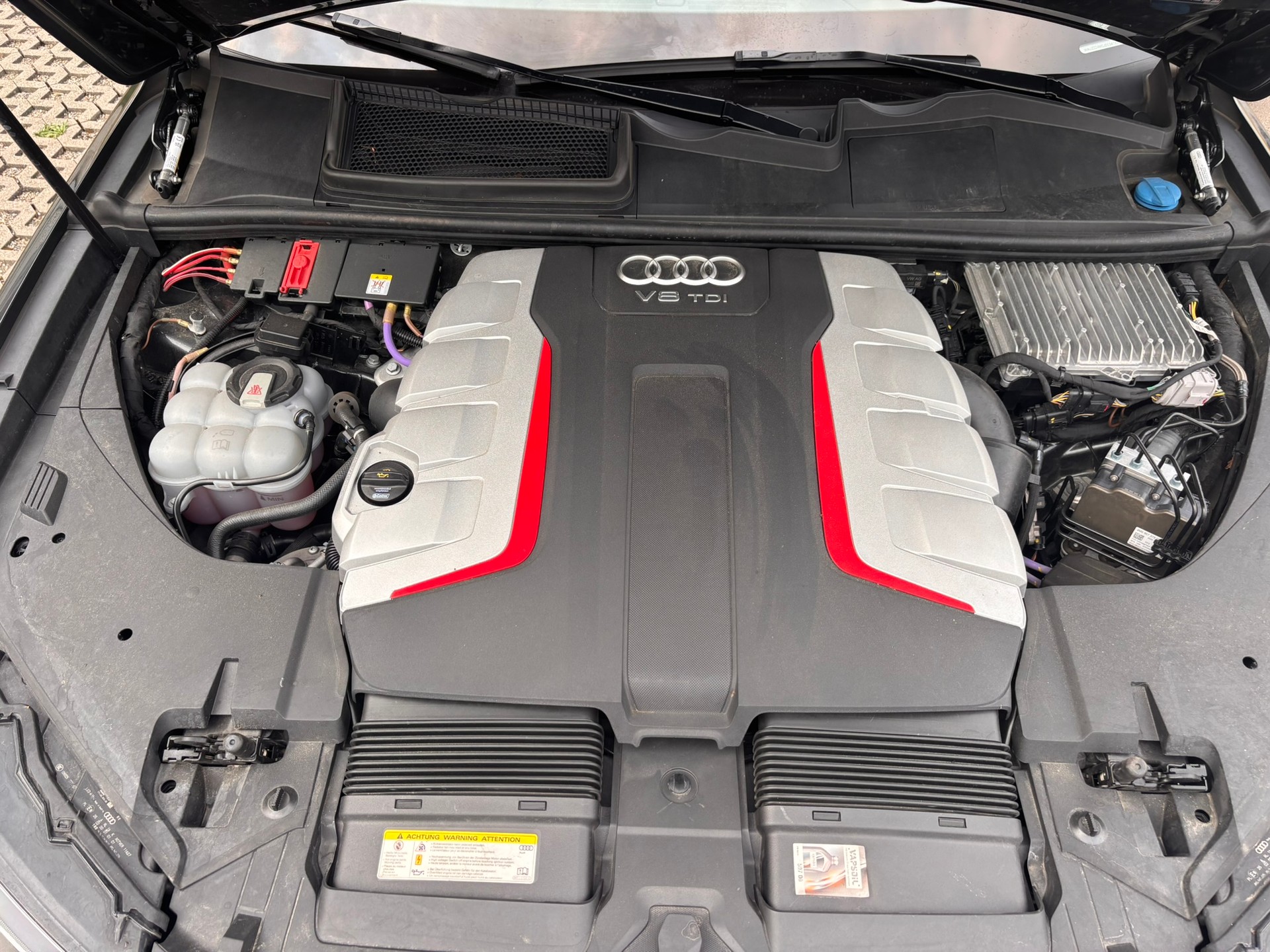 AUDI 4.0 V8 TDI quattro T-Tronic-image-5