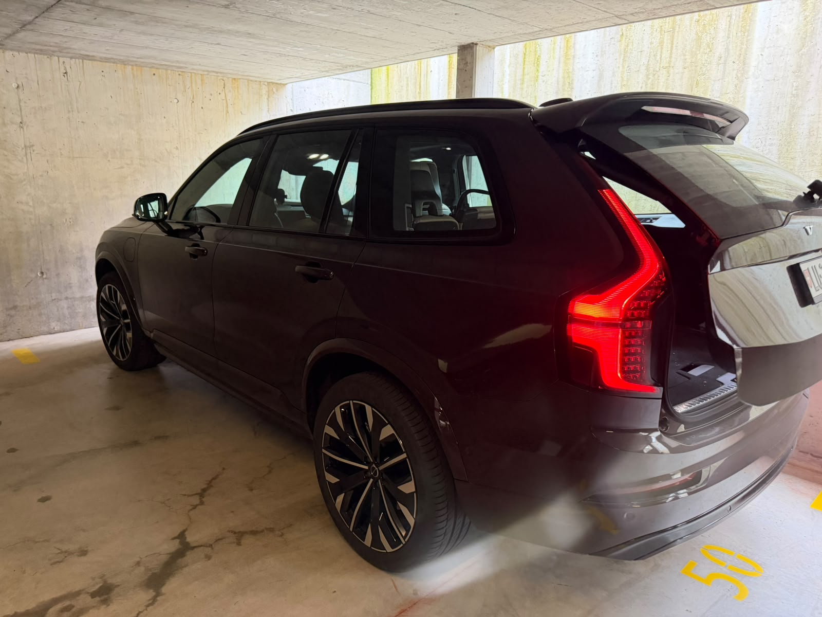VOLVO 2.0 T8 TE Ultra Dark eAWD-image-1