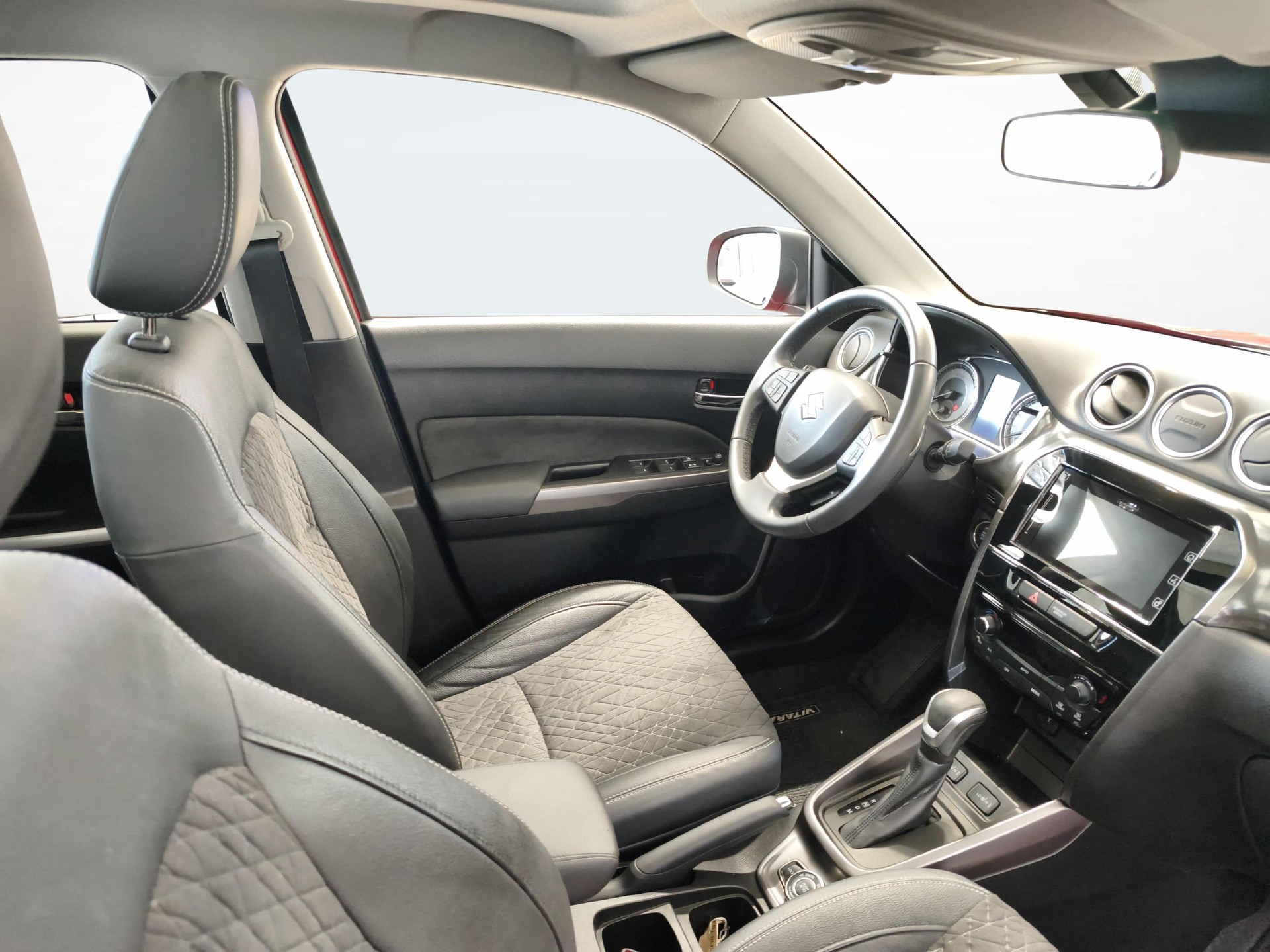 SUZUKI Vitara 1.5 Compact Top Hybrid 4x4 + Ruote invernali incluse-image-9