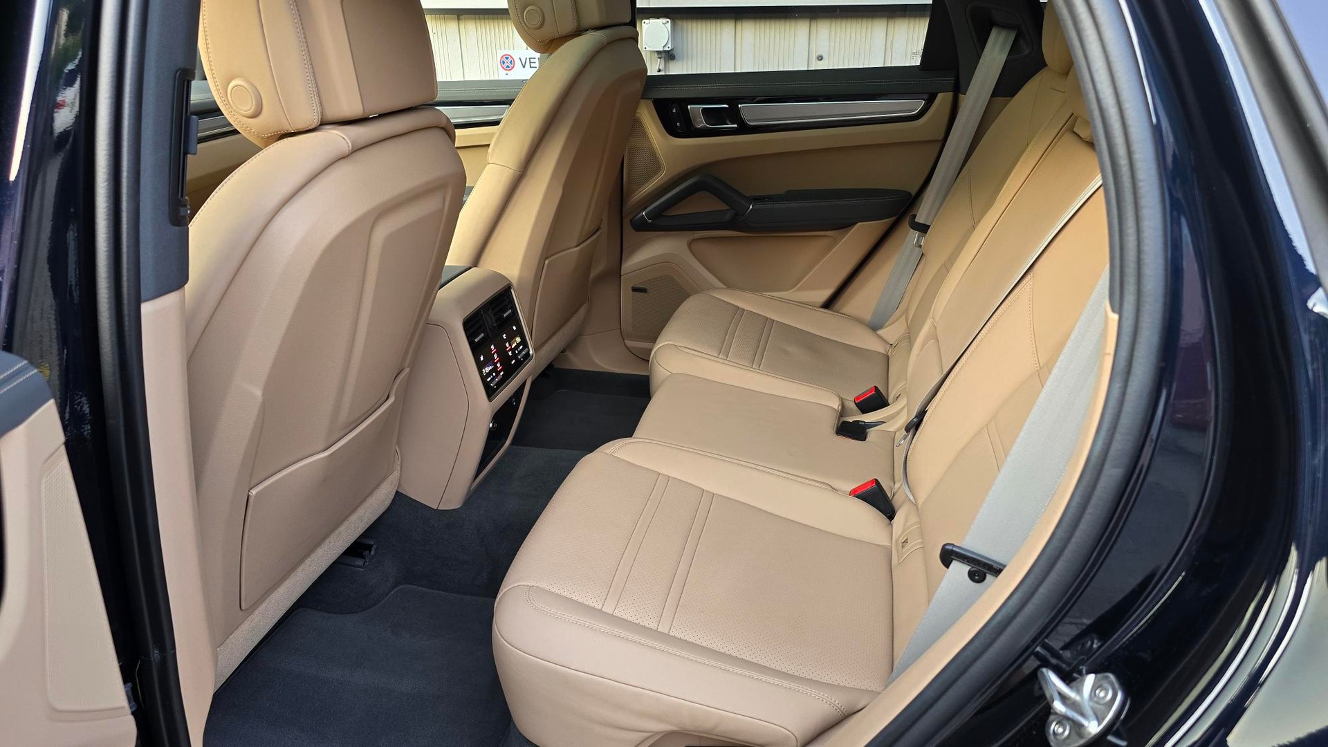 PORSCHE Cayenne Coupé E-Hybrid Platinum Edition-image-17
