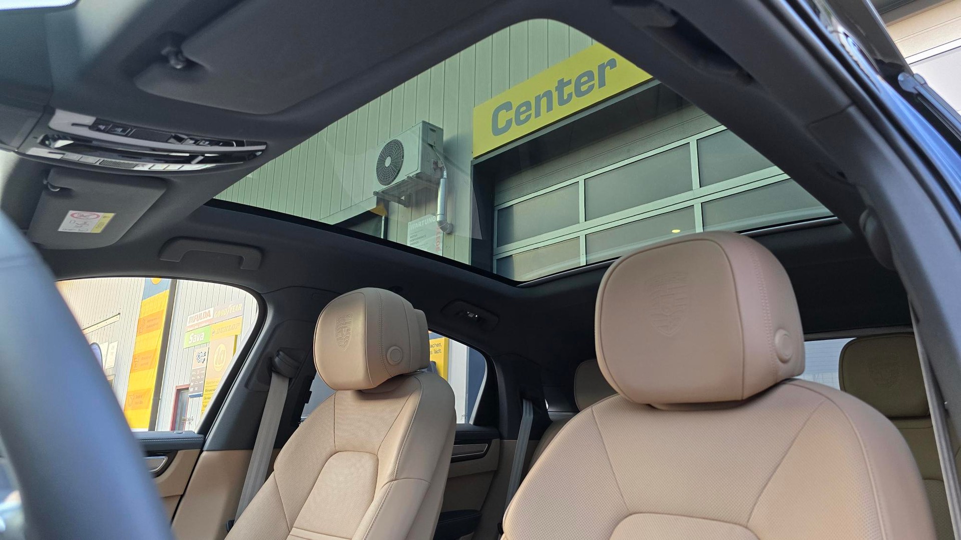 PORSCHE Cayenne Coupé E-Hybrid Platinum Edition-image-15