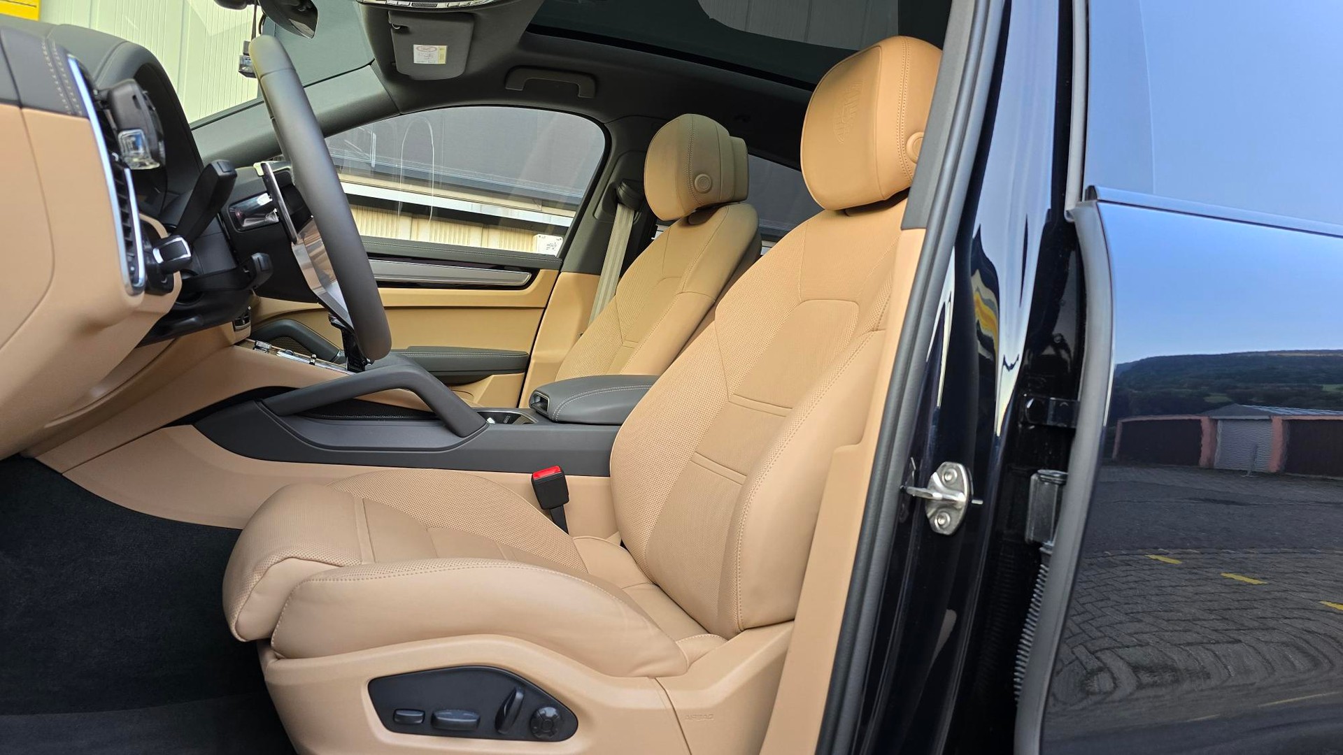 PORSCHE Cayenne Coupé E-Hybrid Platinum Edition-image-13