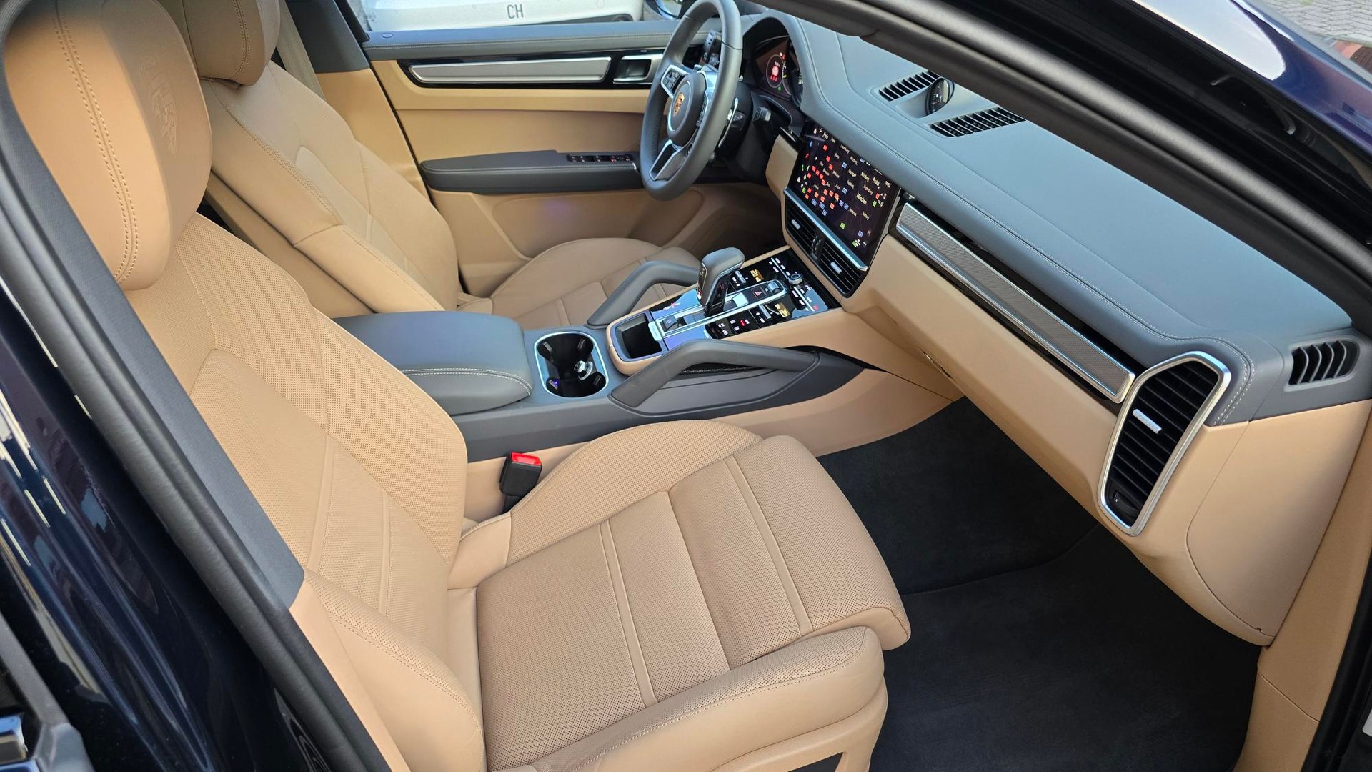 PORSCHE Cayenne Coupé E-Hybrid Platinum Edition-image-16