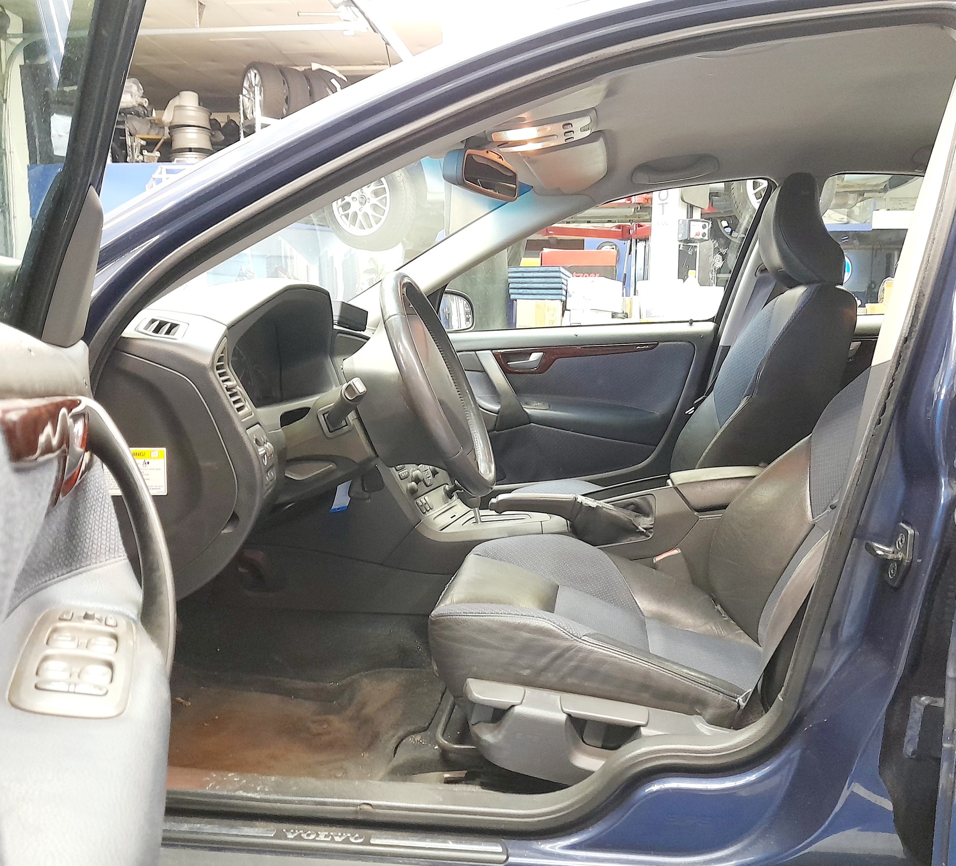 VOLVO S60 2.4T-image-5